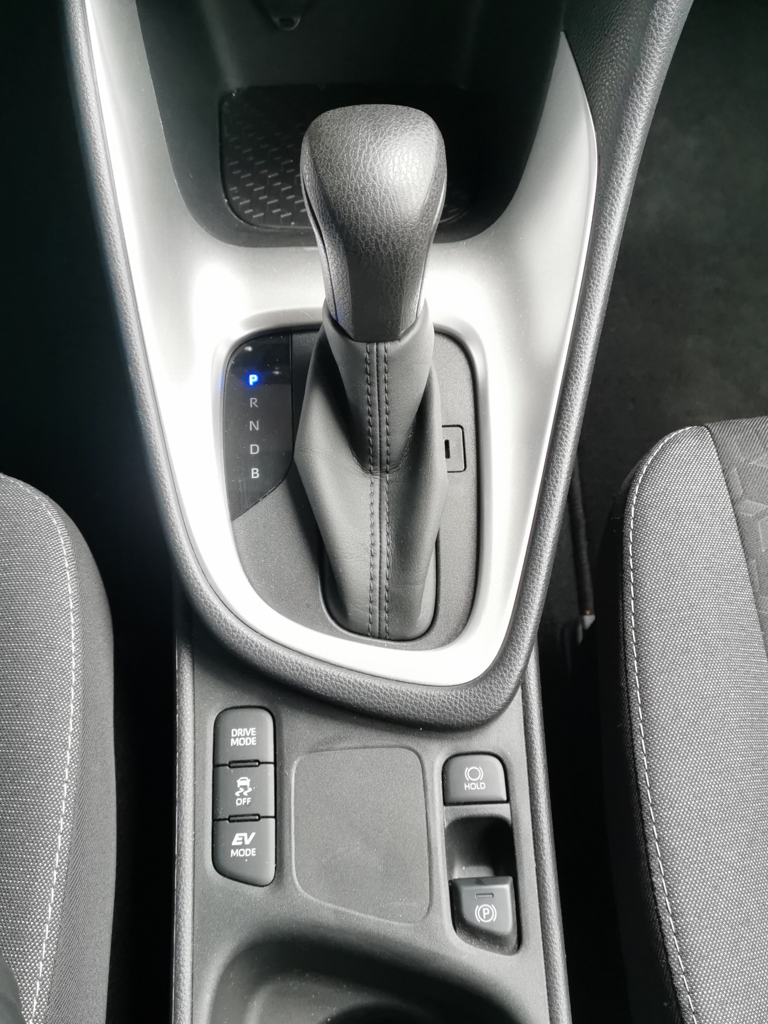TOYOTA Yaris 1.5 Active e-CVT-image-20
