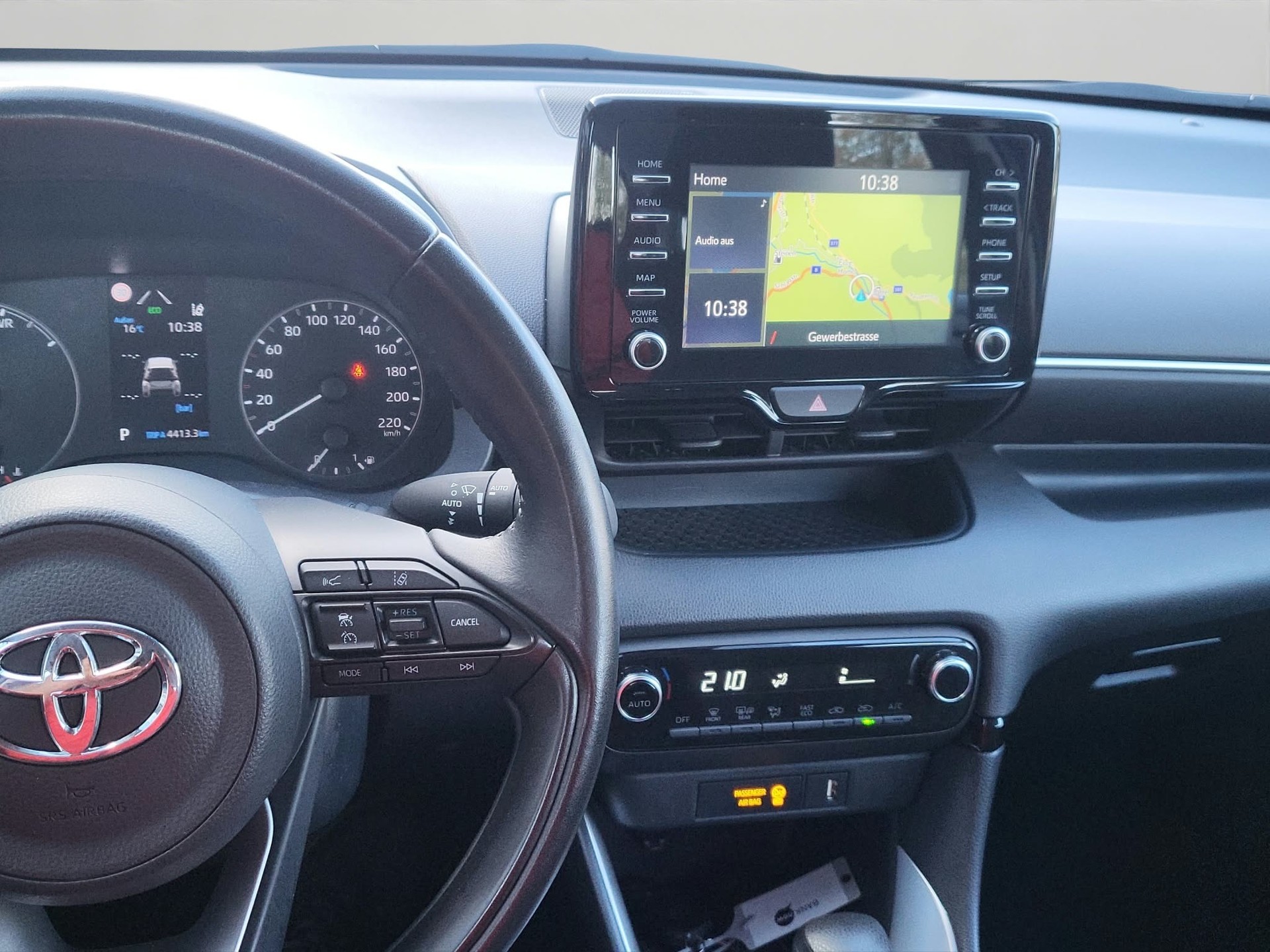 TOYOTA Yaris 1.5 Active e-CVT-image-13