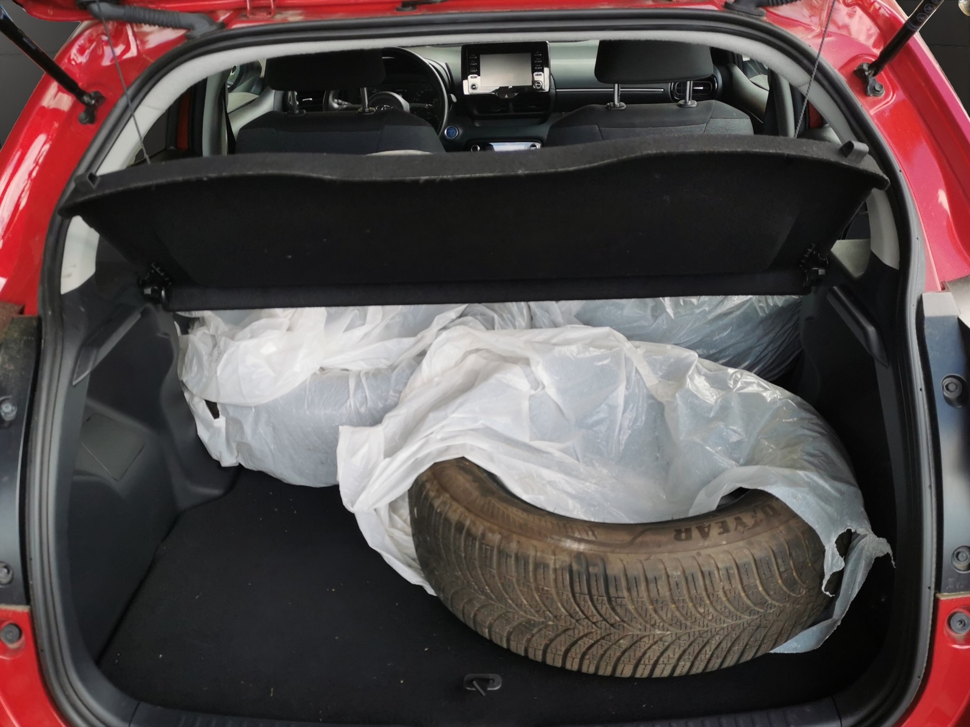 TOYOTA Yaris 1.5 Active e-CVT-image-9