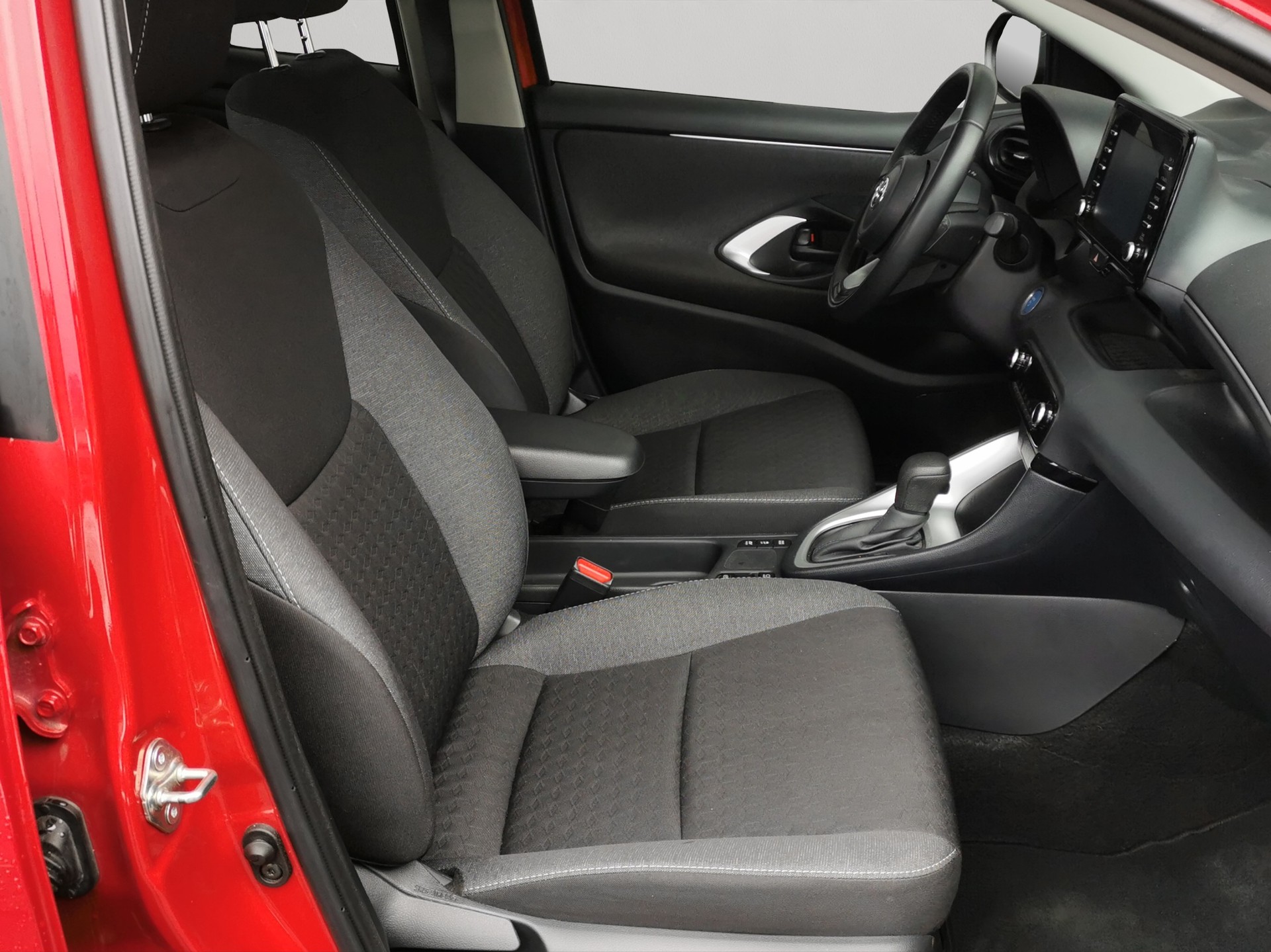 TOYOTA Yaris 1.5 Active e-CVT-image-14