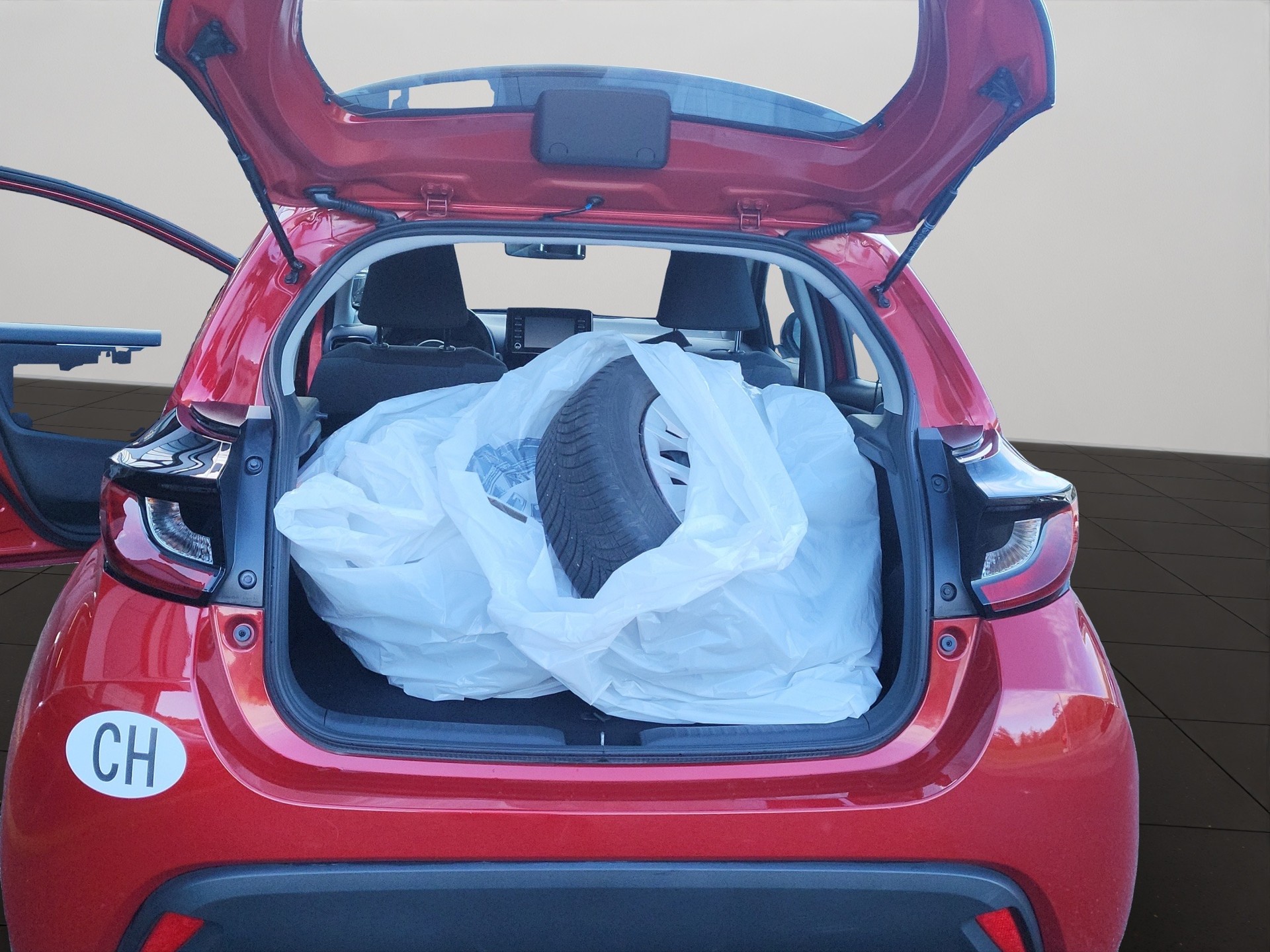 TOYOTA Yaris 1.5 Active e-CVT-image-1