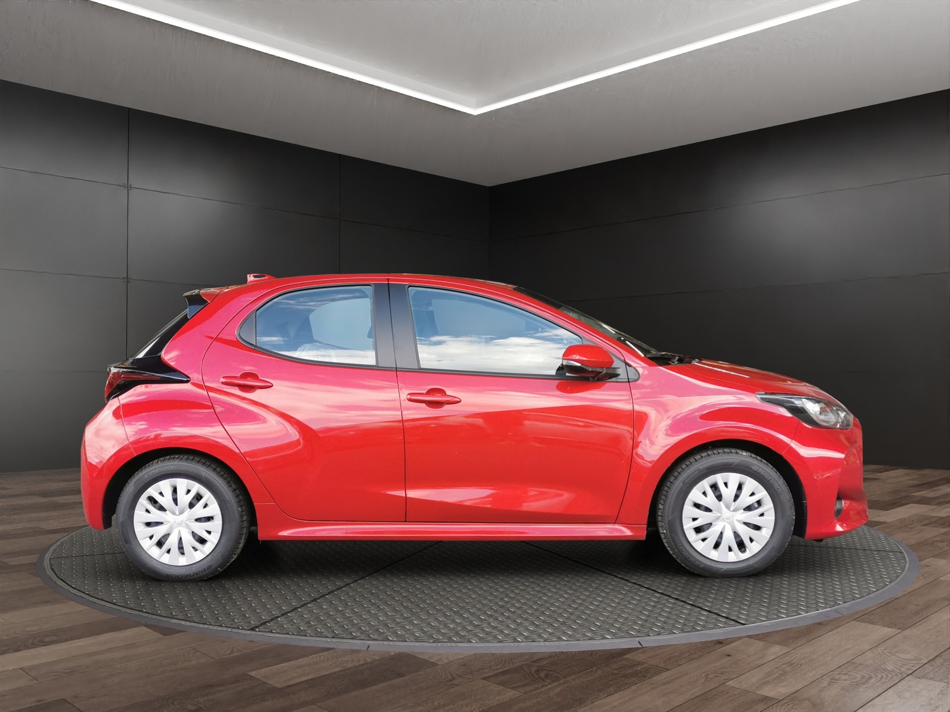 TOYOTA Yaris 1.5 Active e-CVT-image-4