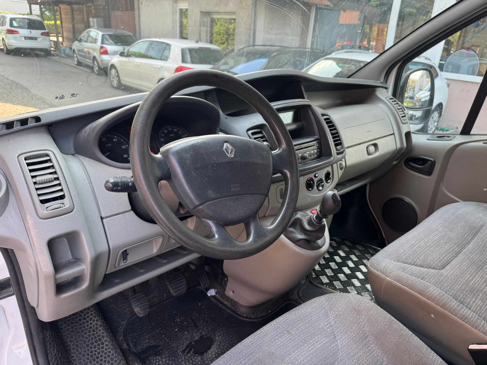 RENAULT Trafic 2.0 dCi 90 2.7t L1H1-image-7