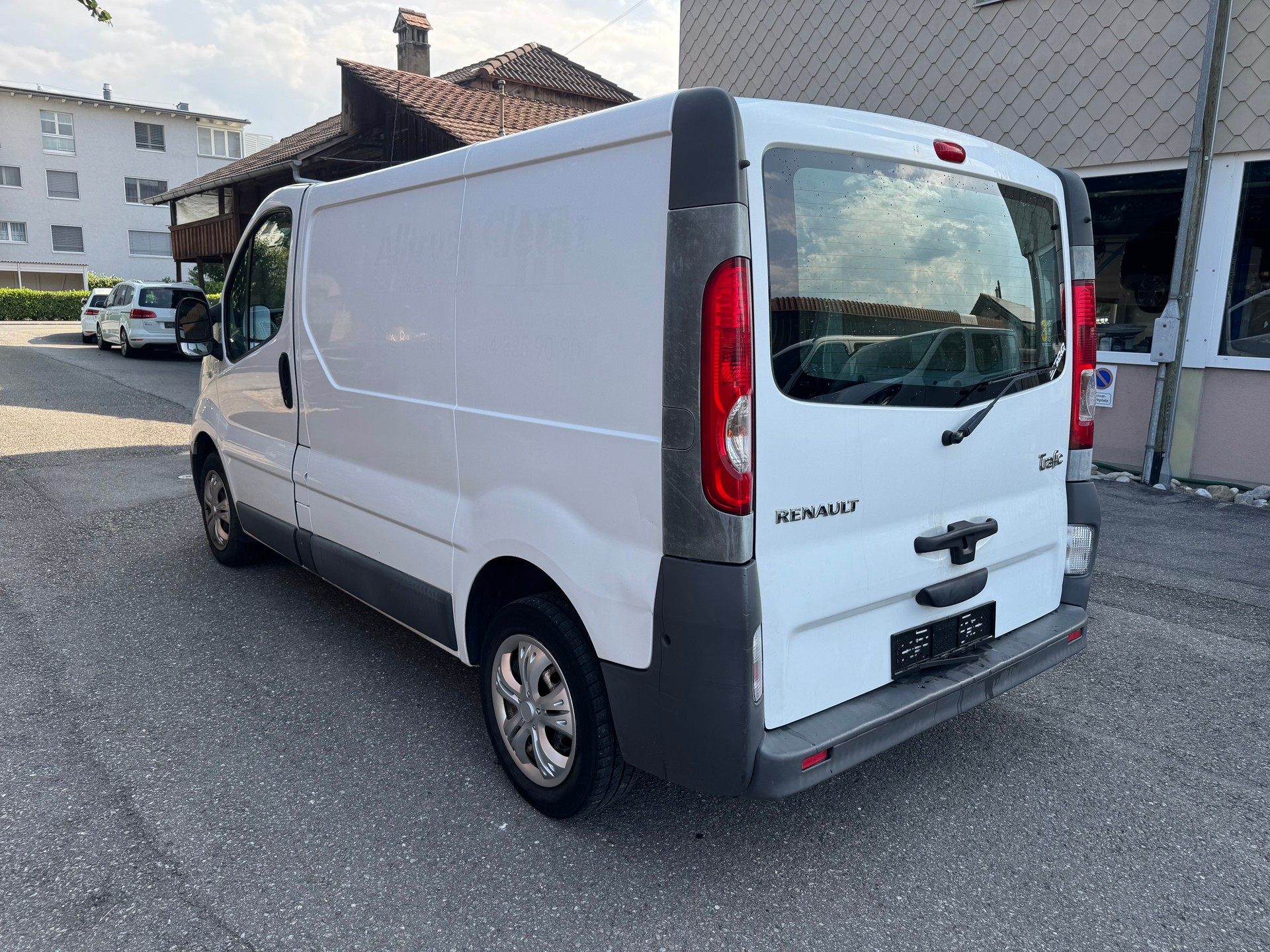 RENAULT Trafic 2.0 dCi 90 2.7t L1H1-image-5