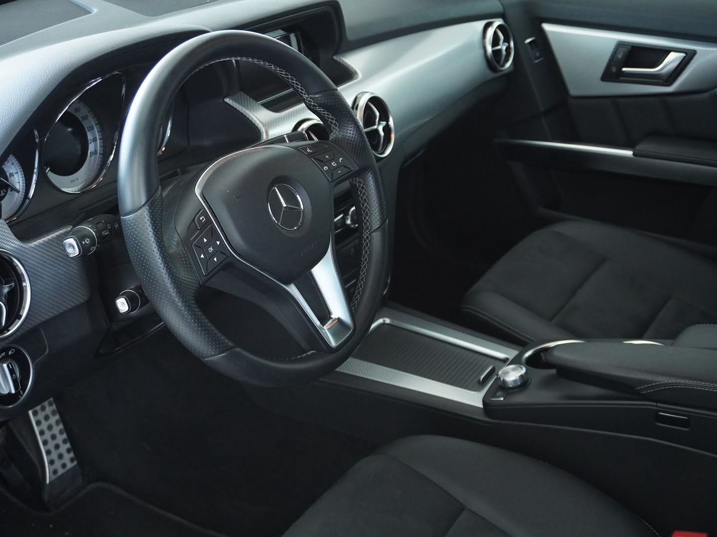 MERCEDES-BENZ GLK 220 BlueTEC 4Matic 7G-Tronic-image-2