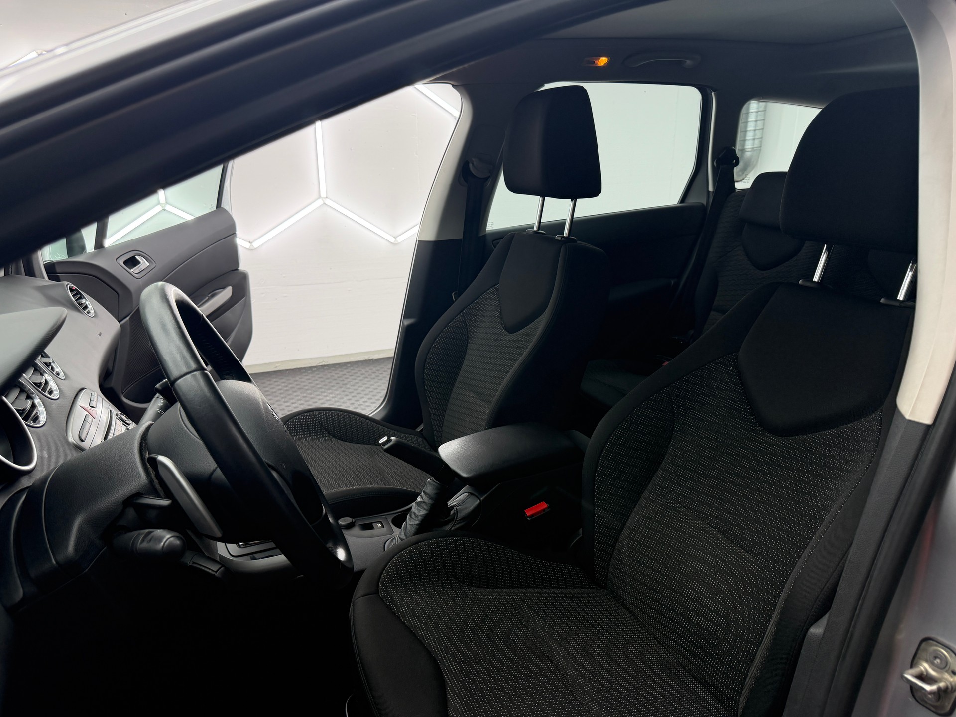 PEUGEOT 308 SW 1.6 HDI Trendy EGS6-image-8