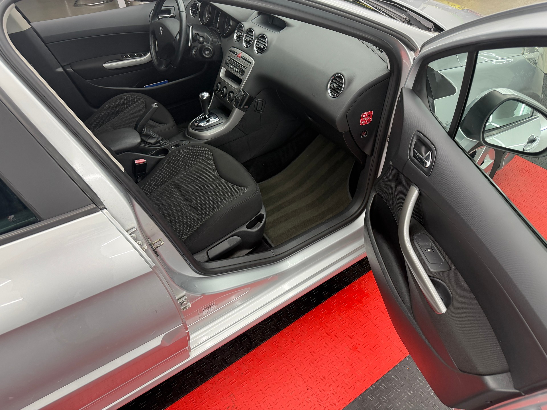 PEUGEOT 308 SW 1.6 HDI Trendy EGS6-image-10
