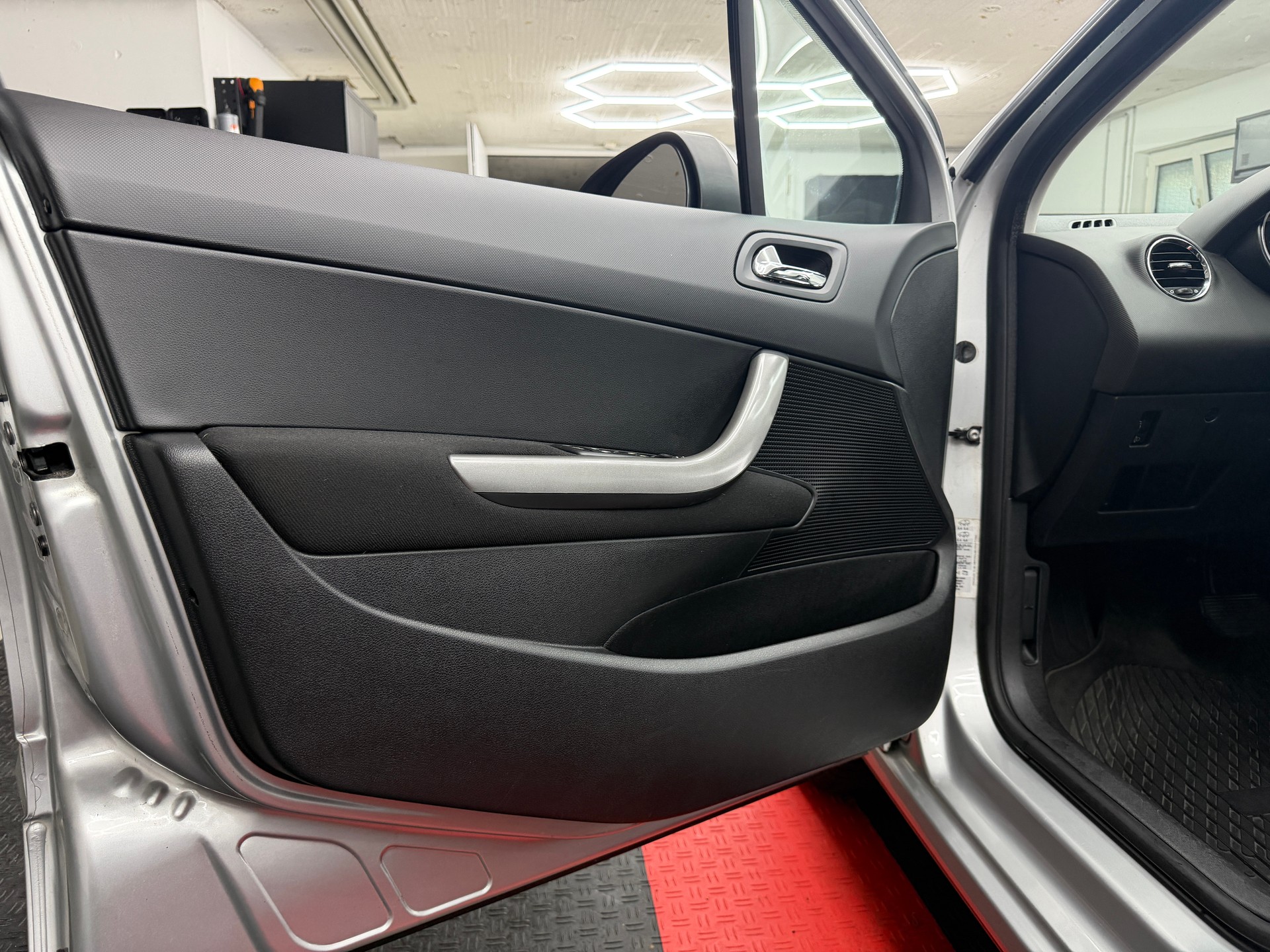 PEUGEOT 308 SW 1.6 HDI Trendy EGS6-image-11