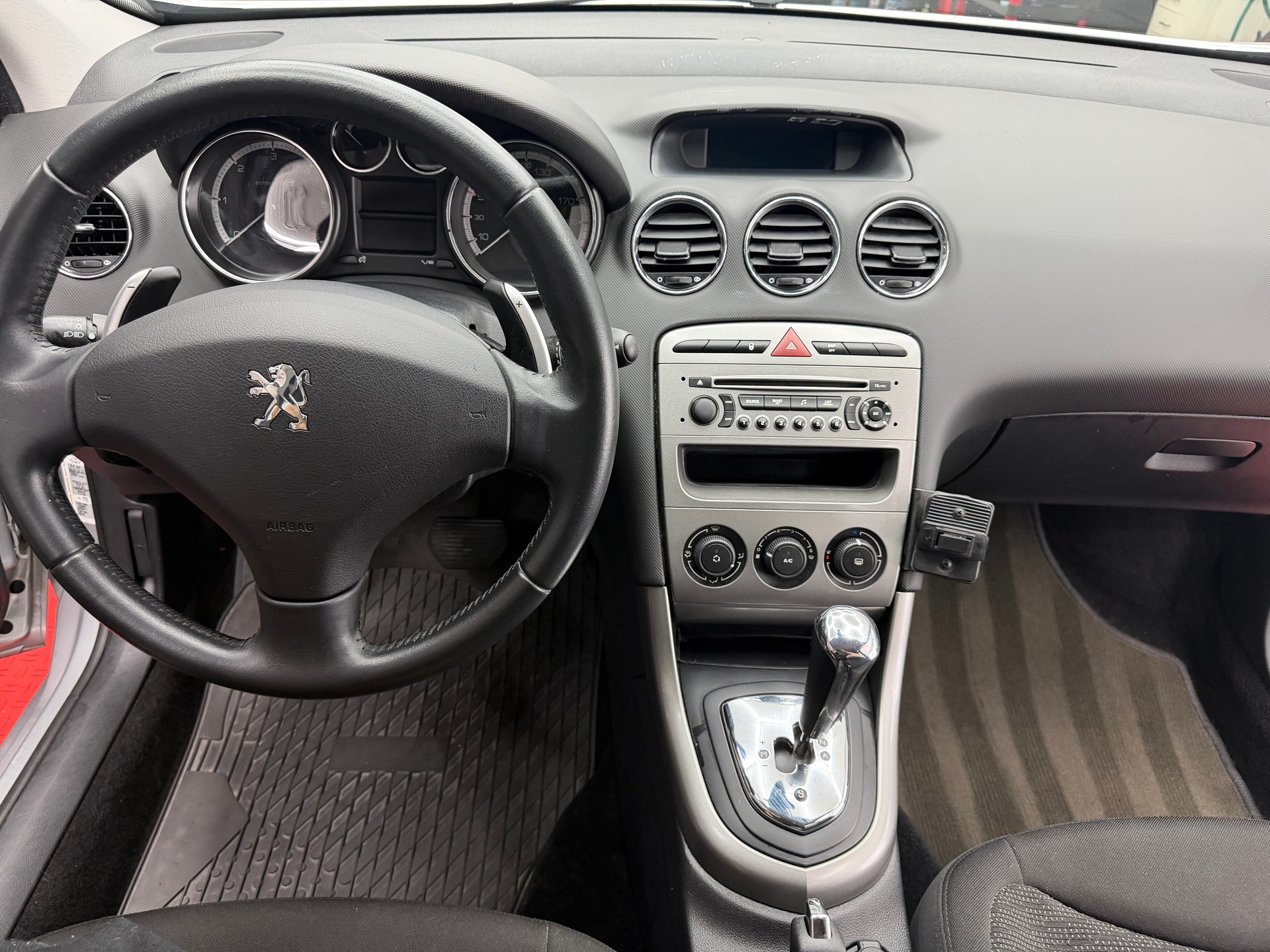 PEUGEOT 308 SW 1.6 HDI Trendy EGS6-image-6