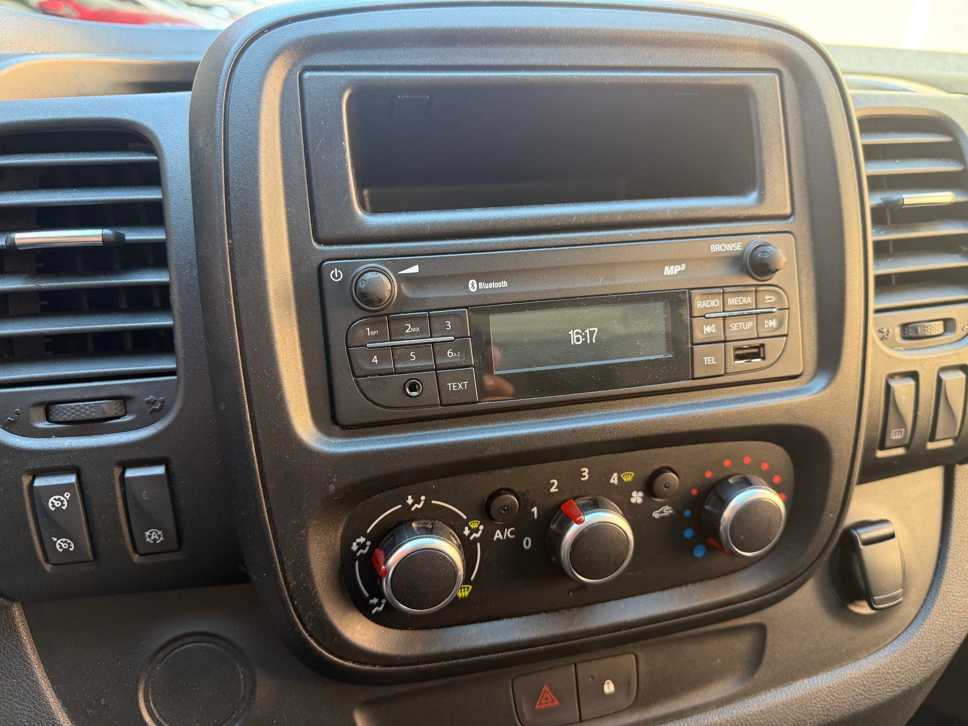 RENAULT Trafic 2.0 Energy dCi 120 3.0t L1H1-image-10