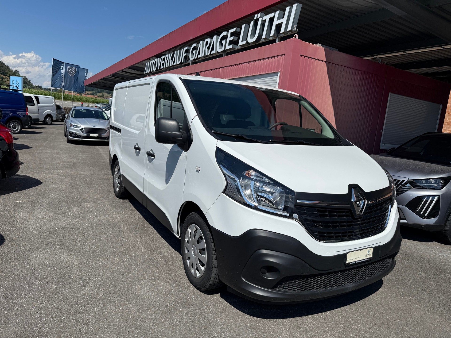 RENAULT Trafic 2.0 Energy dCi 120 3.0t L1H1-image-1