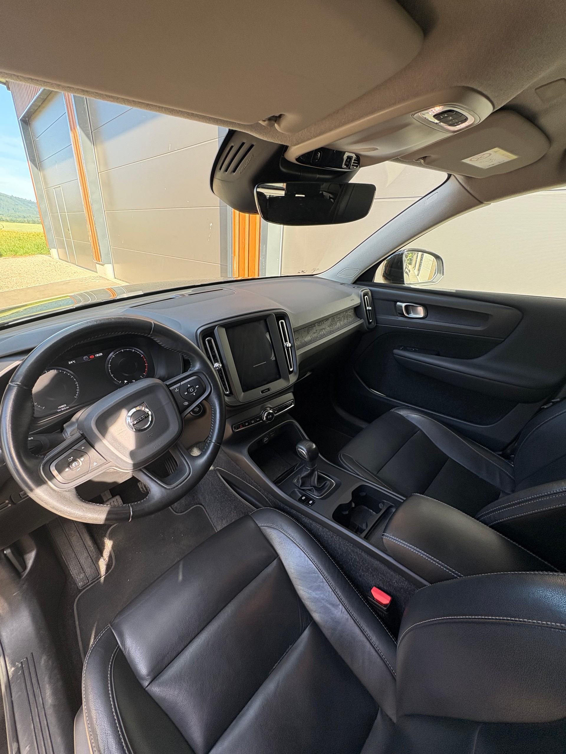 VOLVO XC40 T3-image-5
