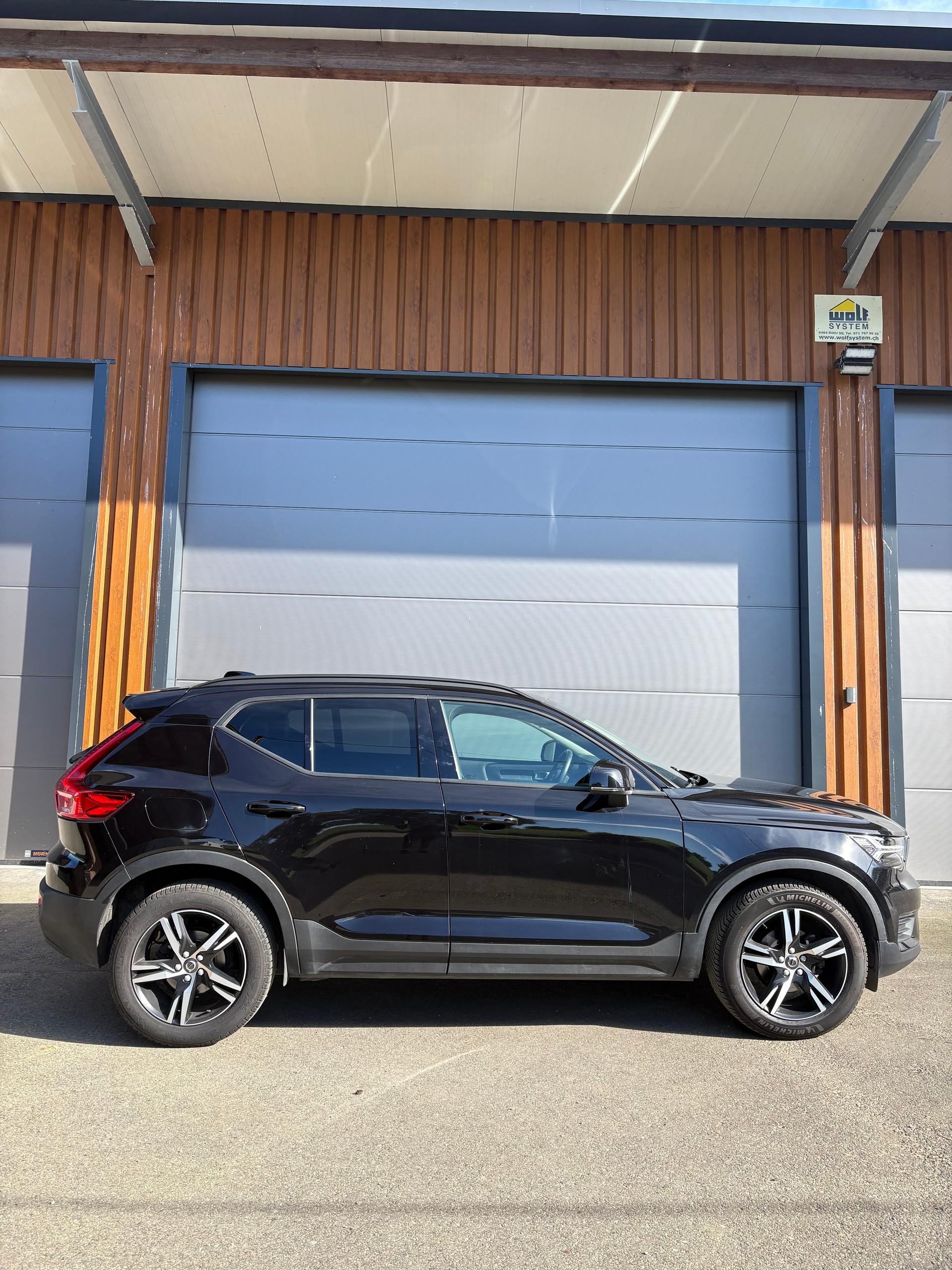 VOLVO XC40 T3-image-3