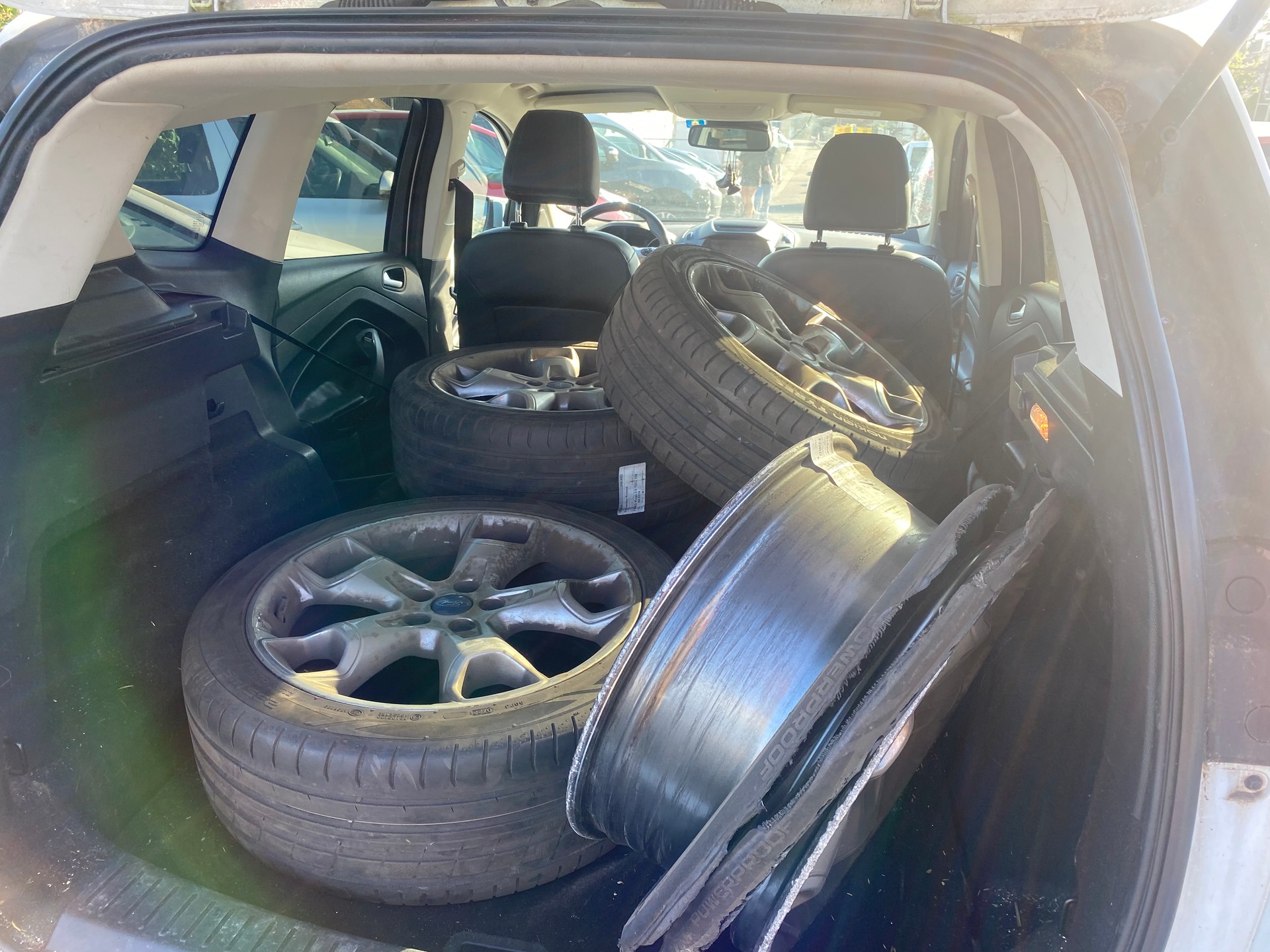 FORD Kuga 2.0 TDCi Carving 4WD-image-6