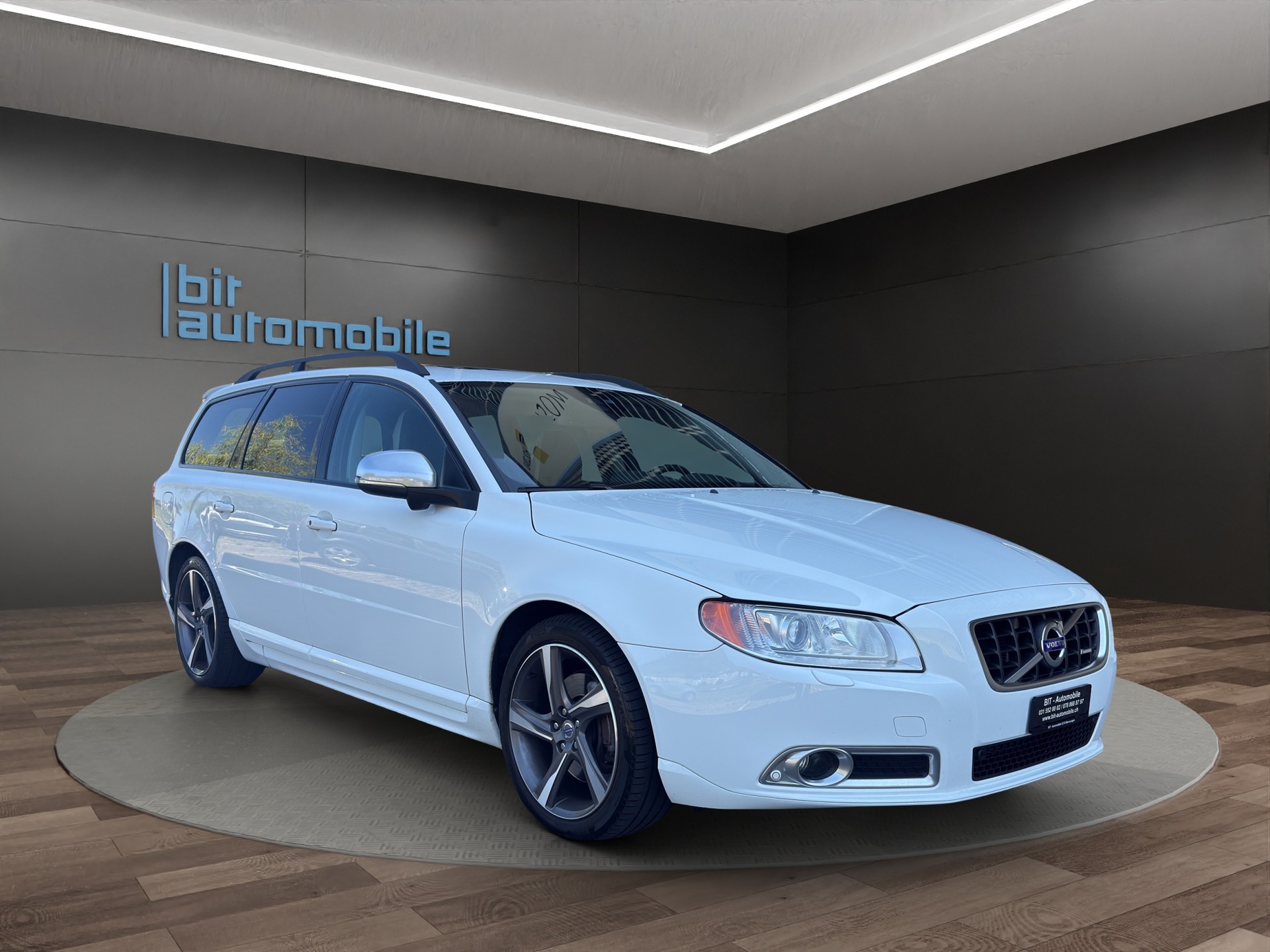 VOLVO VOLVO V70 D5 R-Design Edition Geartronic-image-9