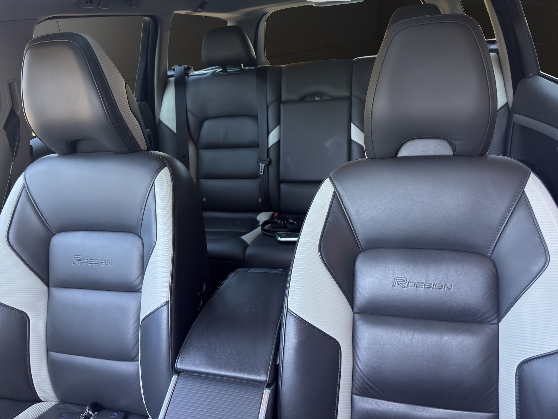 VOLVO VOLVO V70 D5 R-Design Edition Geartronic-image-13
