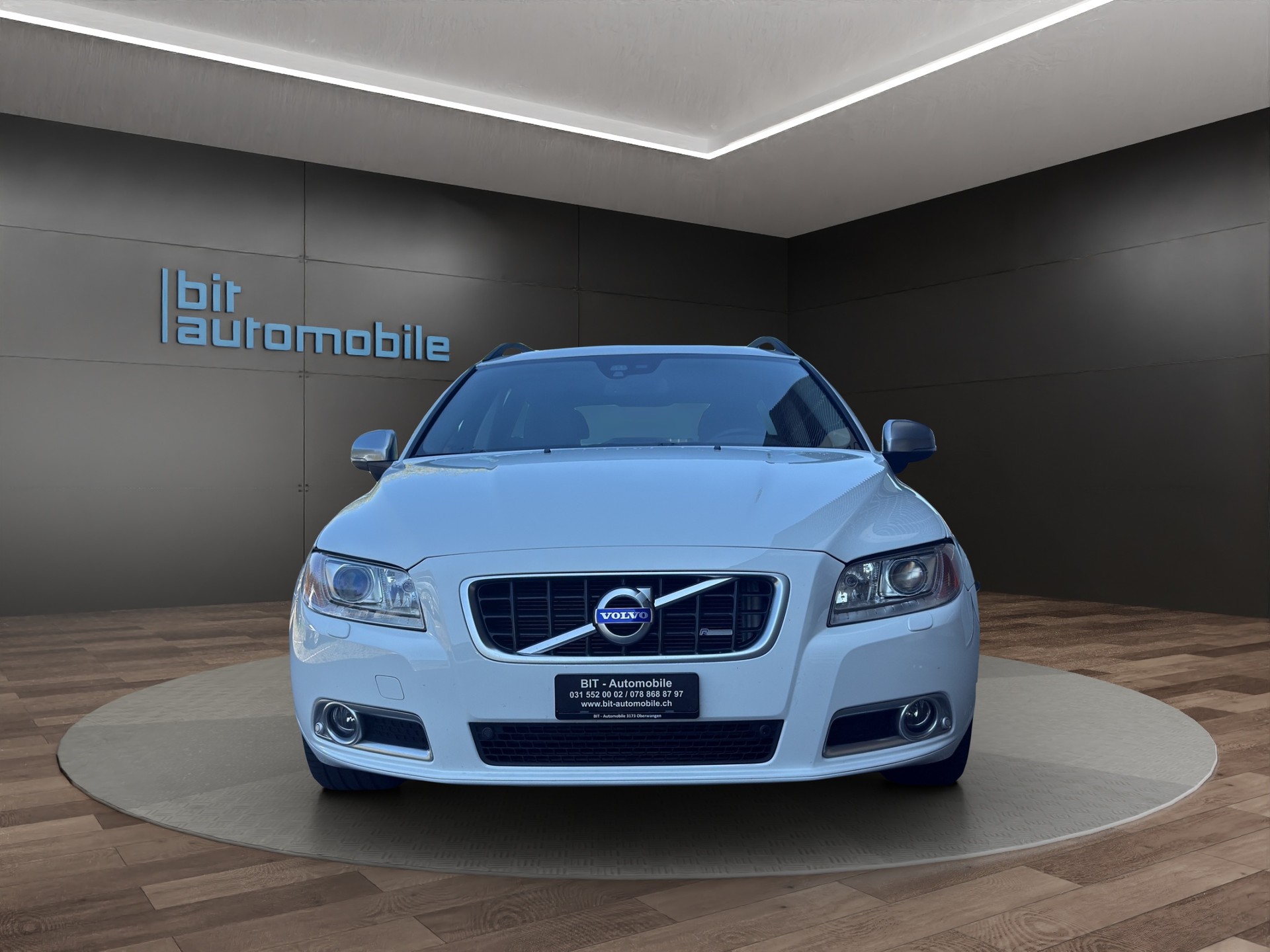 VOLVO VOLVO V70 D5 R-Design Edition Geartronic-image-1