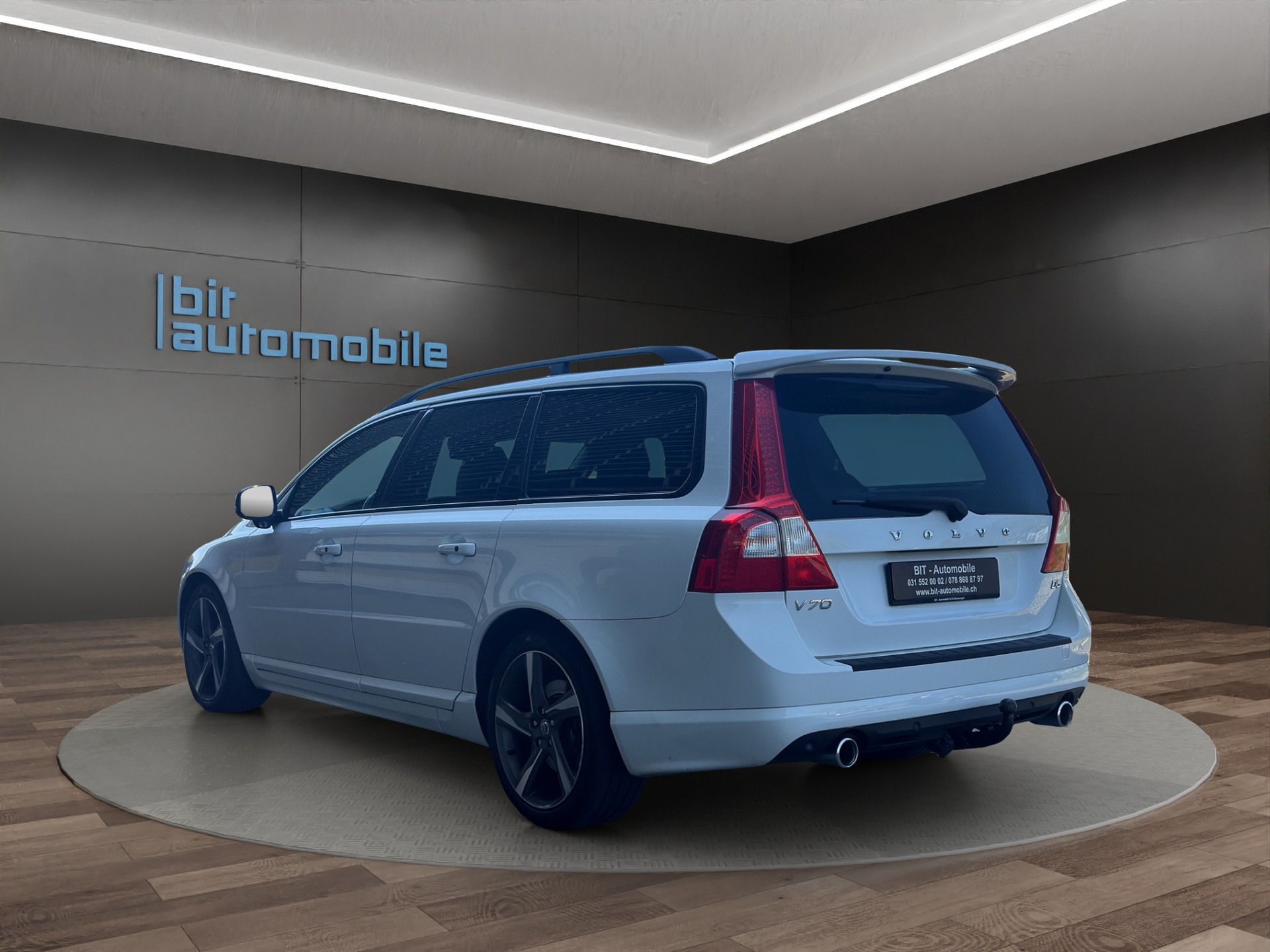 VOLVO VOLVO V70 D5 R-Design Edition Geartronic-image-4