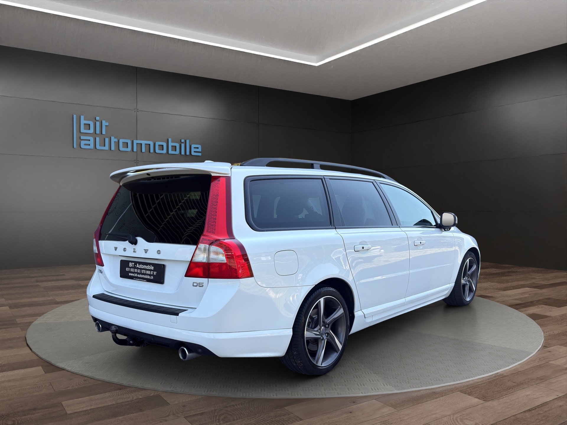 VOLVO VOLVO V70 D5 R-Design Edition Geartronic-image-7