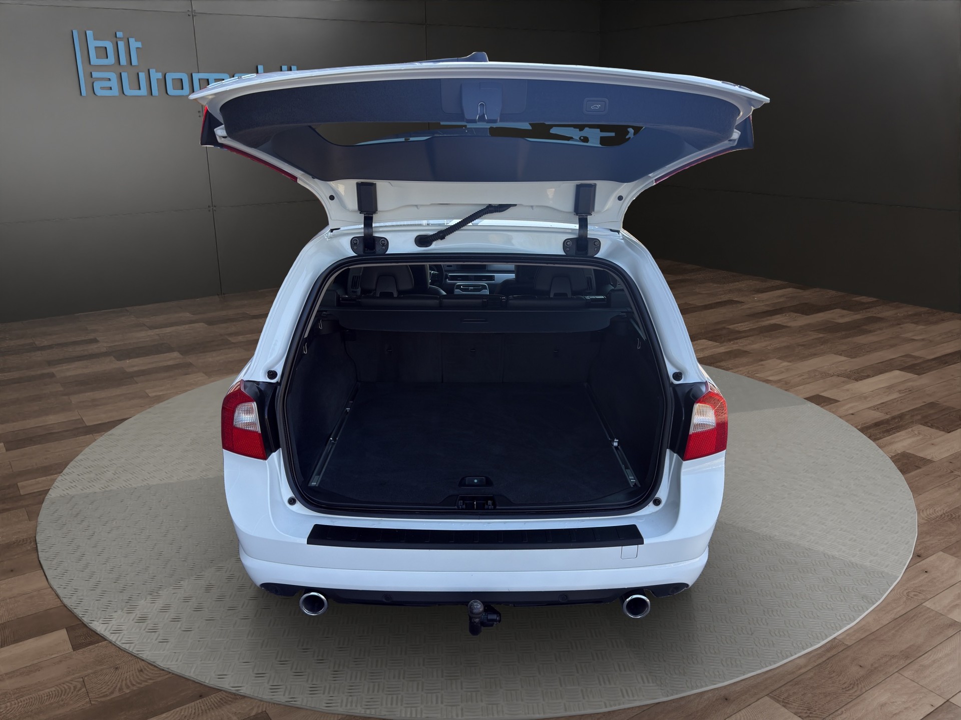 VOLVO VOLVO V70 D5 R-Design Edition Geartronic-image-6