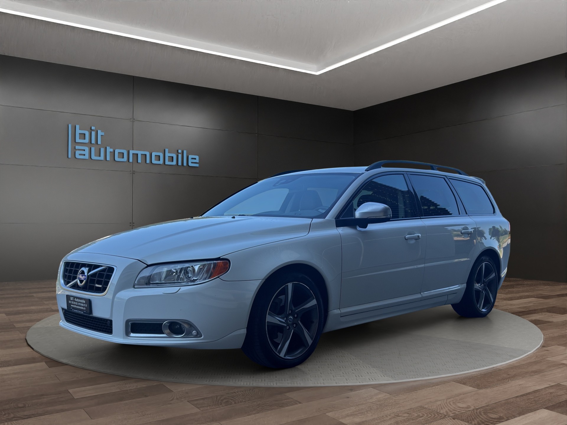VOLVO VOLVO V70 D5 R-Design Edition Geartronic-image-0