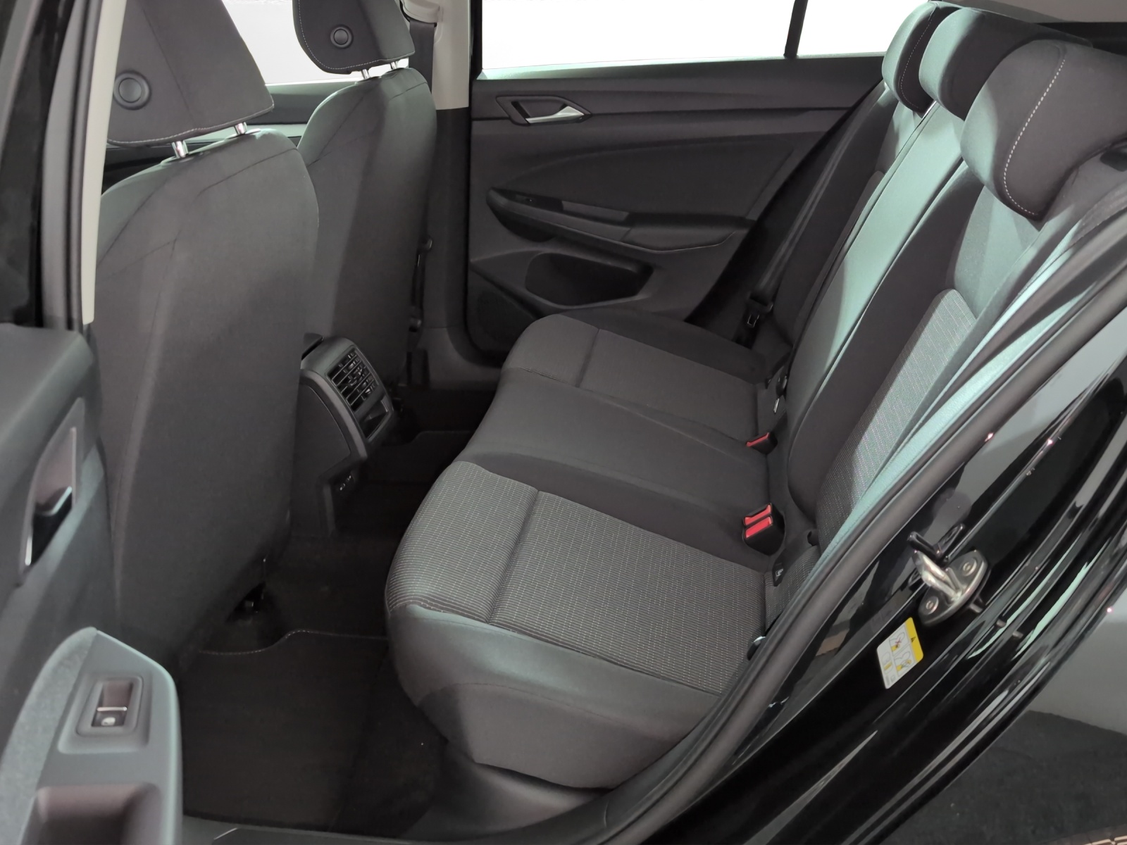 VW Golf 1.5 e TSI mHEV Basis DSG-image-7