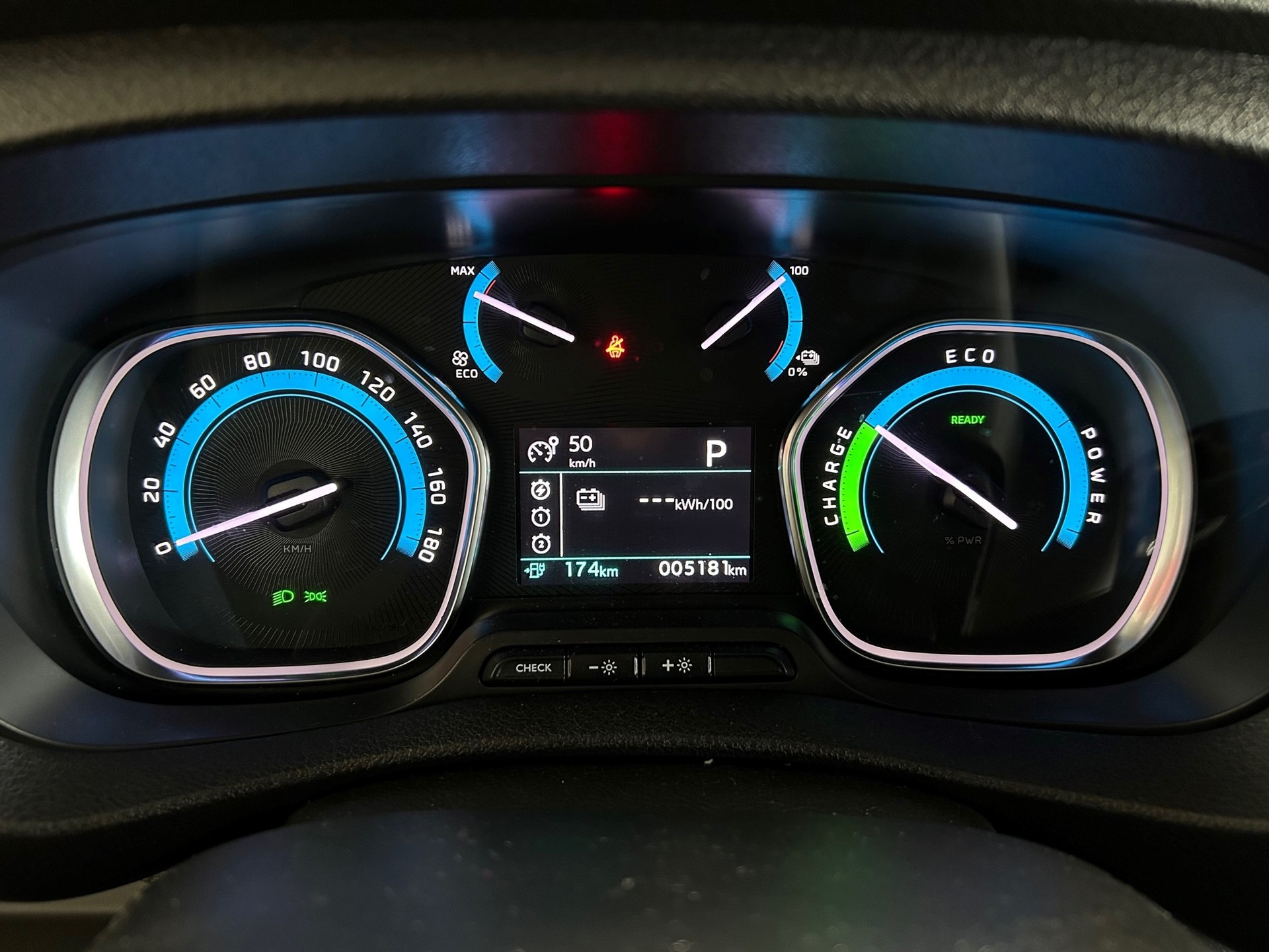 TOYOTA PROACE Van L1 50KWh 7kW OBC Active-image-9