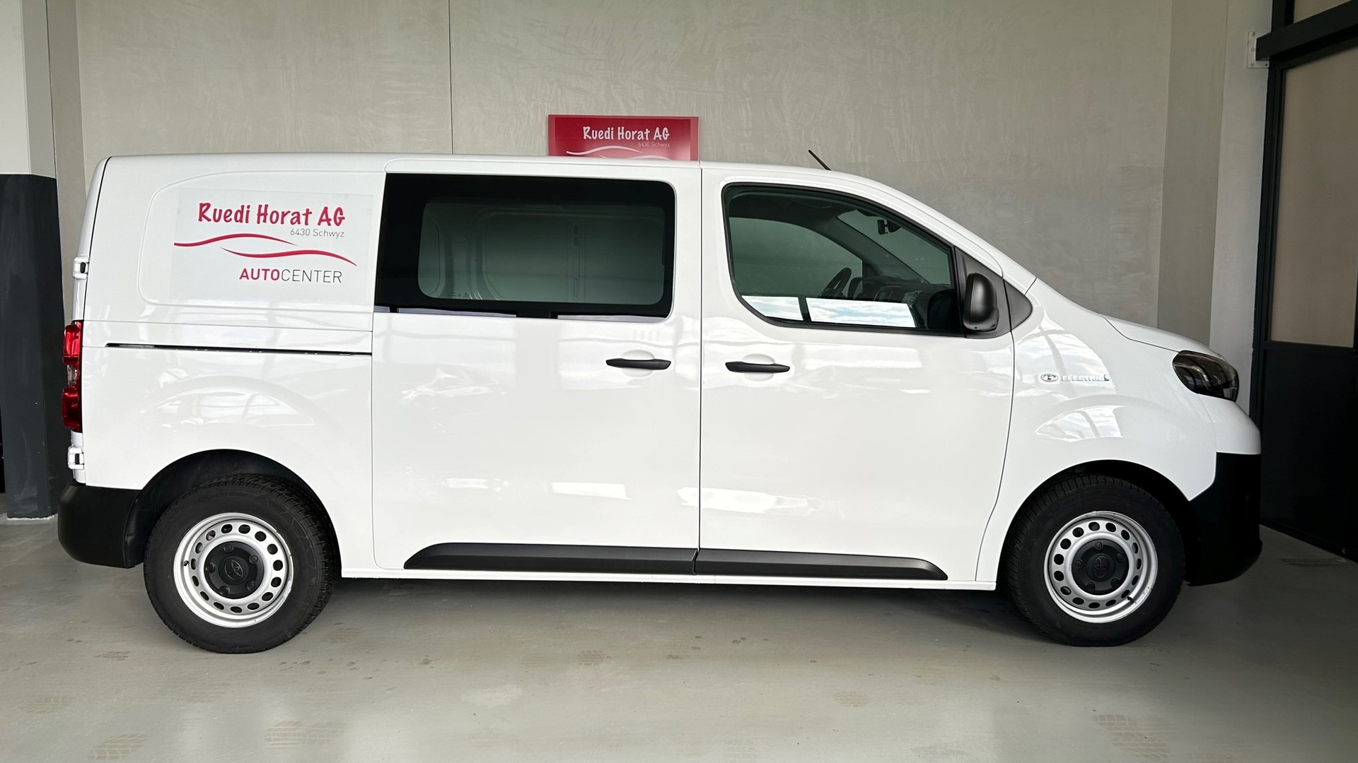 TOYOTA PROACE Van L1 50KWh 7kW OBC Active-image-3