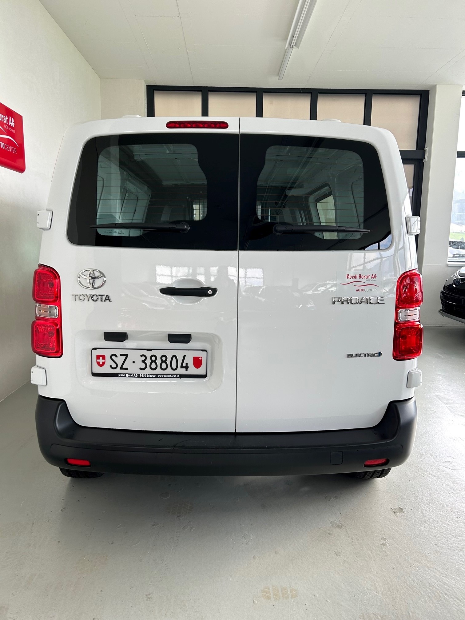 TOYOTA PROACE Van L1 50KWh 7kW OBC Active-image-4