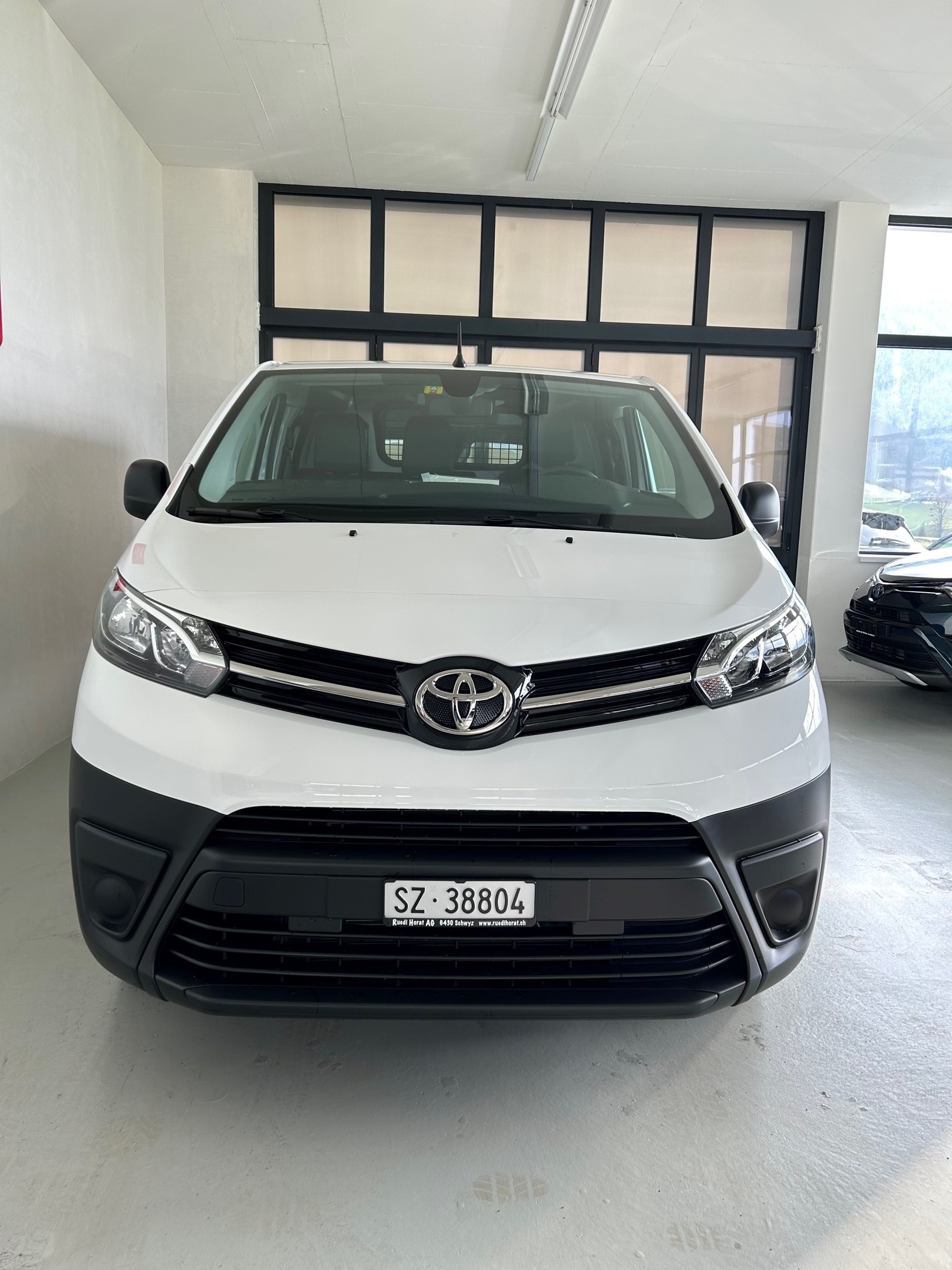 TOYOTA PROACE Van L1 50KWh 7kW OBC Active-image-1