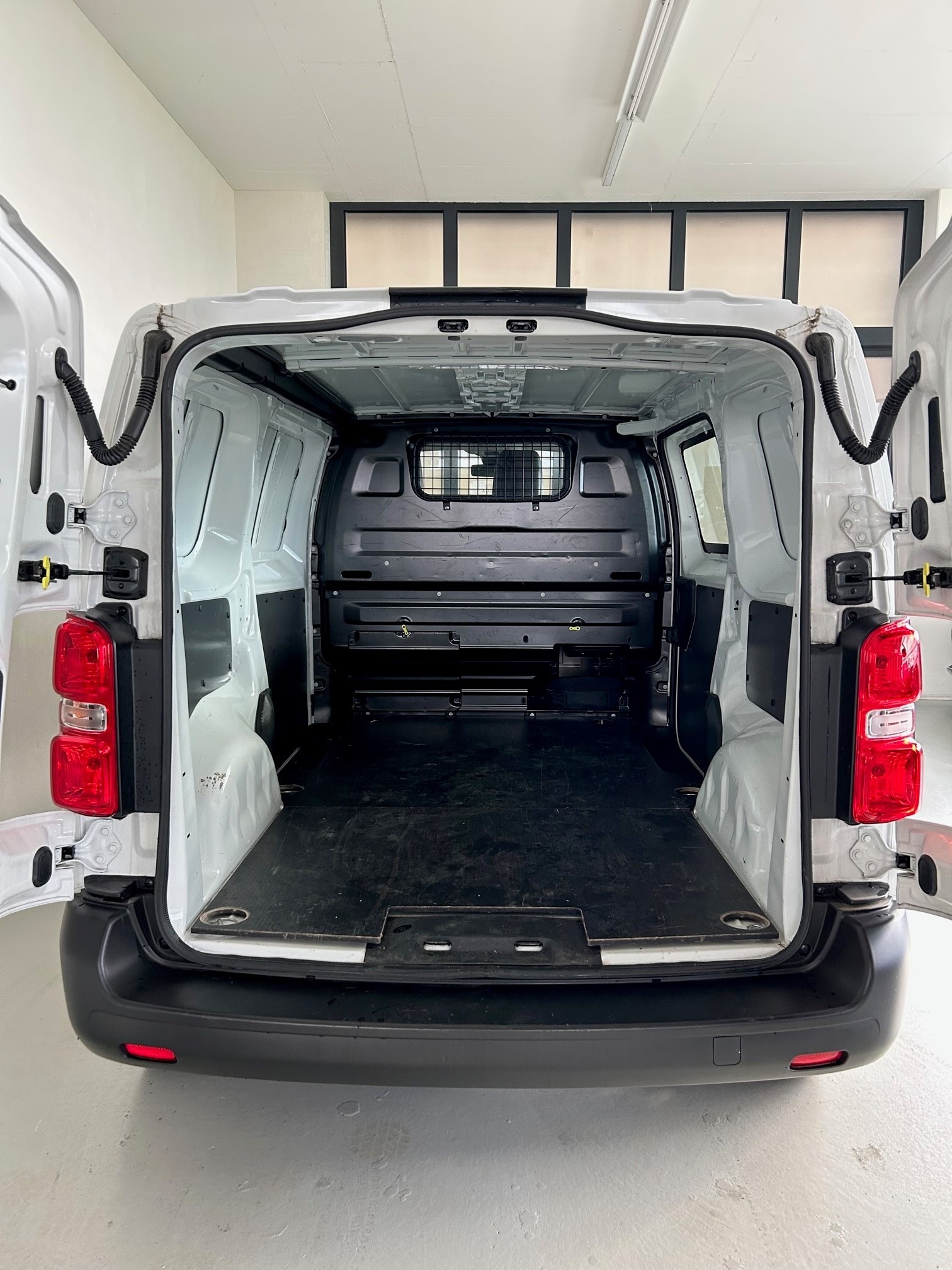 TOYOTA PROACE Van L1 50KWh 7kW OBC Active-image-10