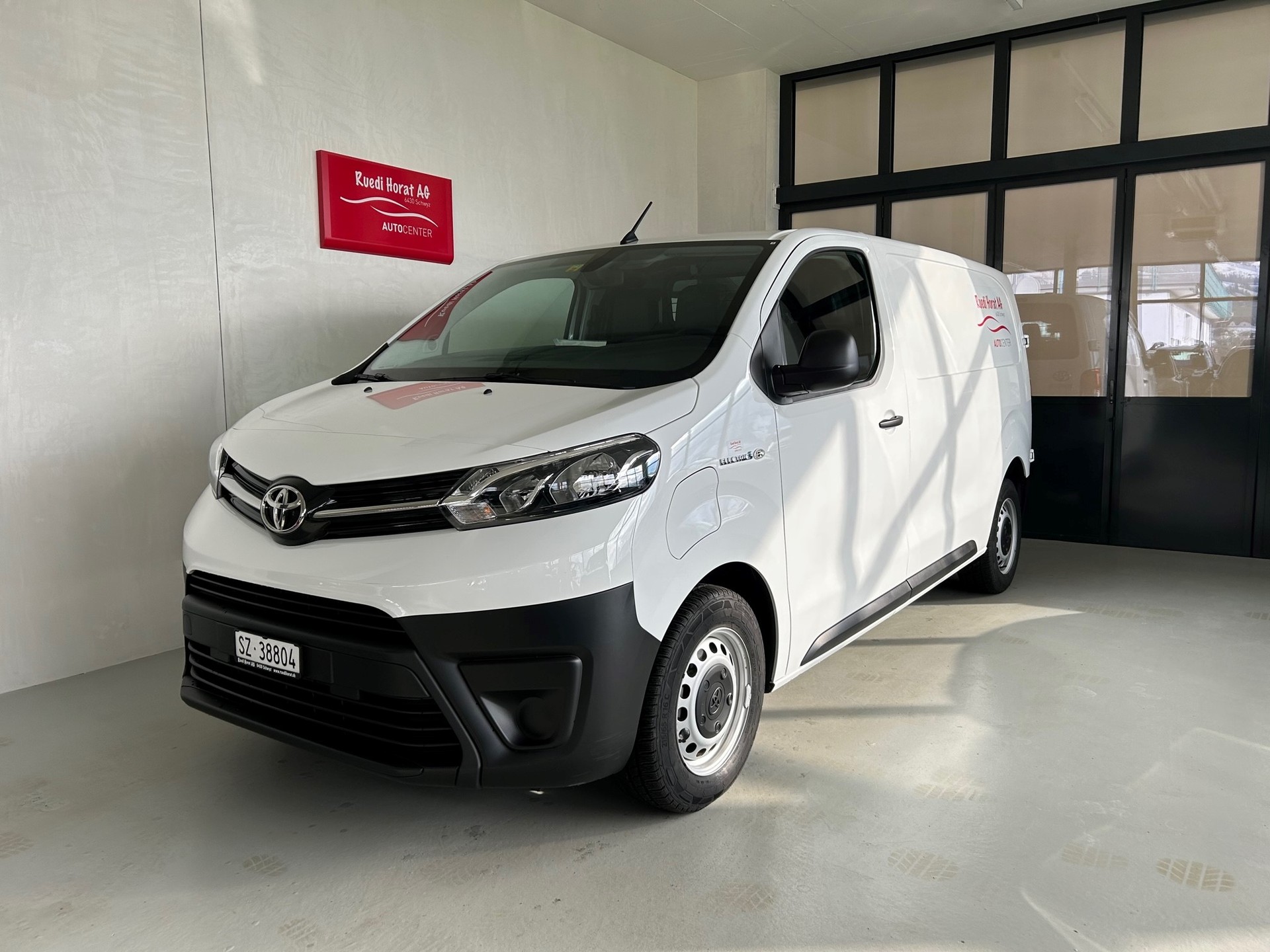TOYOTA PROACE Van L1 50KWh 7kW OBC Active-image-0