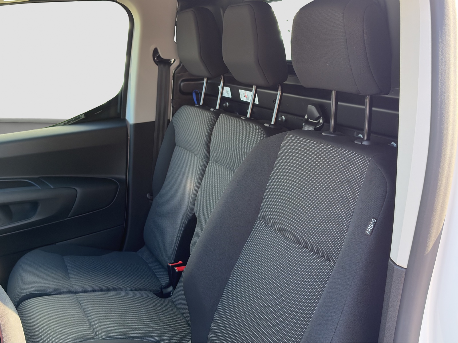 TOYOTA PROACE CITY Van L1 1.2 Active-image-9