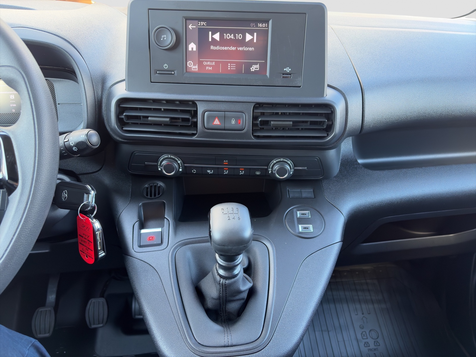 TOYOTA PROACE CITY Van L1 1.2 Active-image-14
