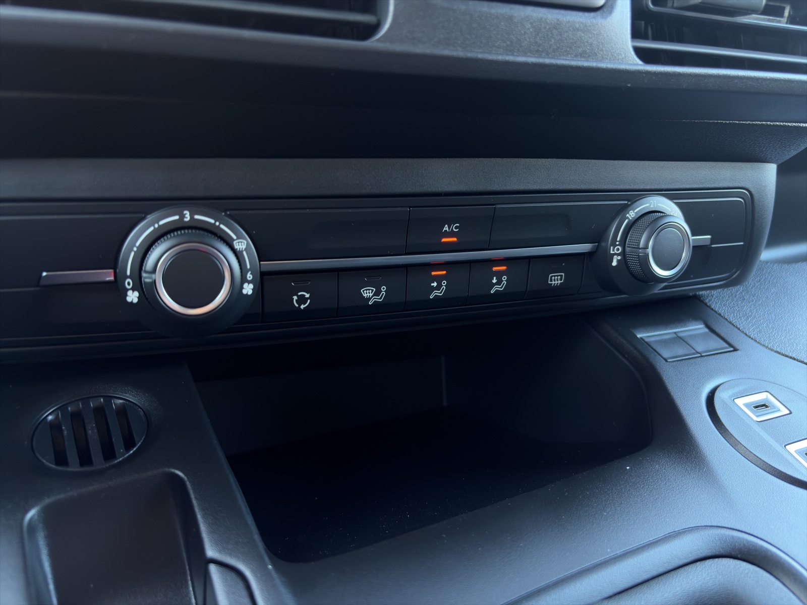 TOYOTA PROACE CITY Van L1 1.2 Active-image-15
