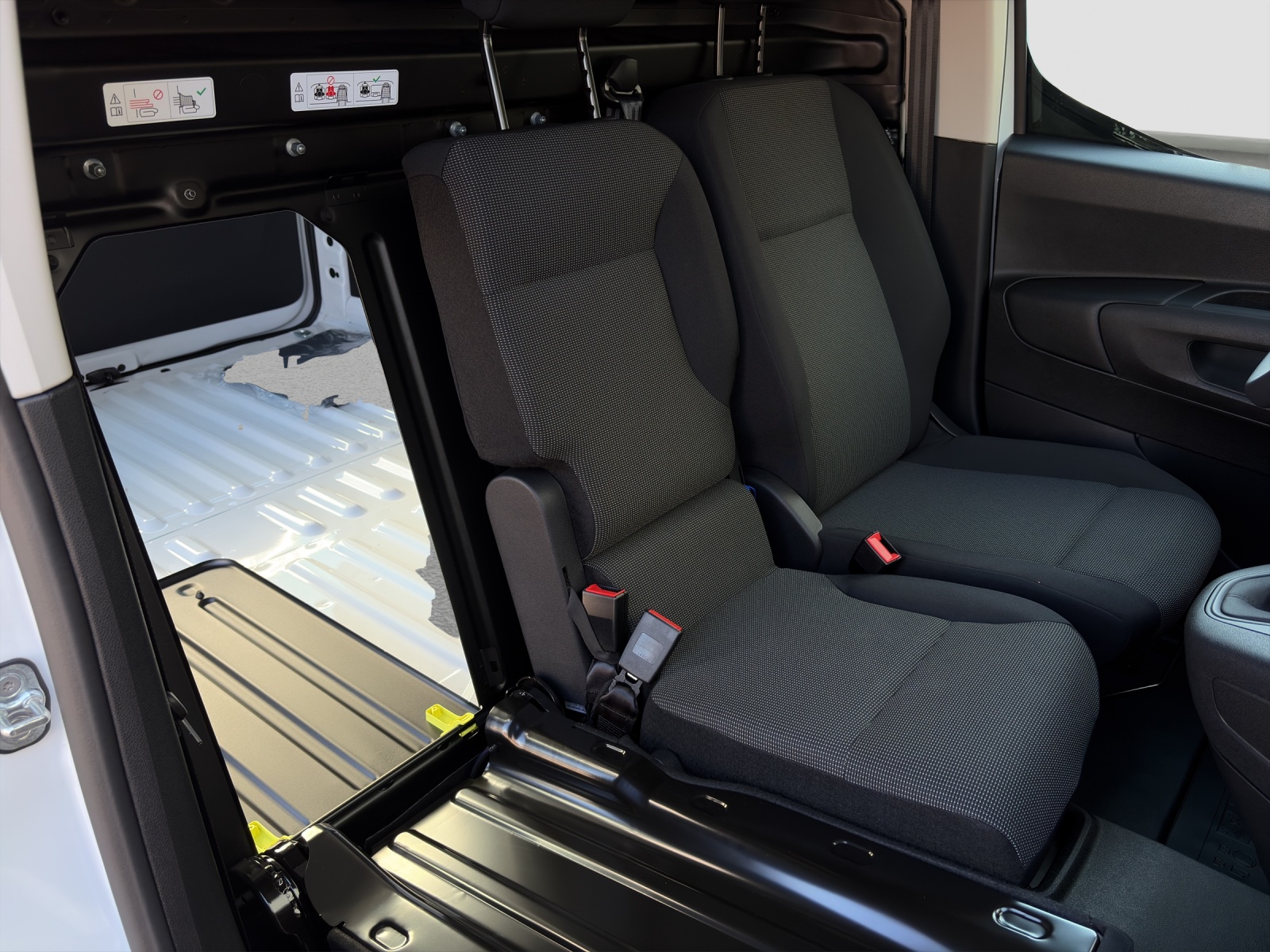 TOYOTA PROACE CITY Van L1 1.2 Active-image-17