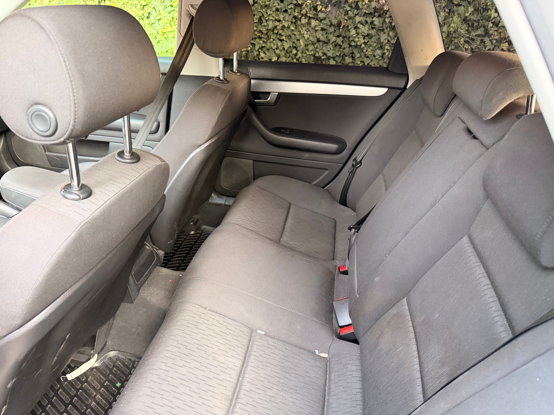 AUDI A4 Avant 2.0 TDI-image-8
