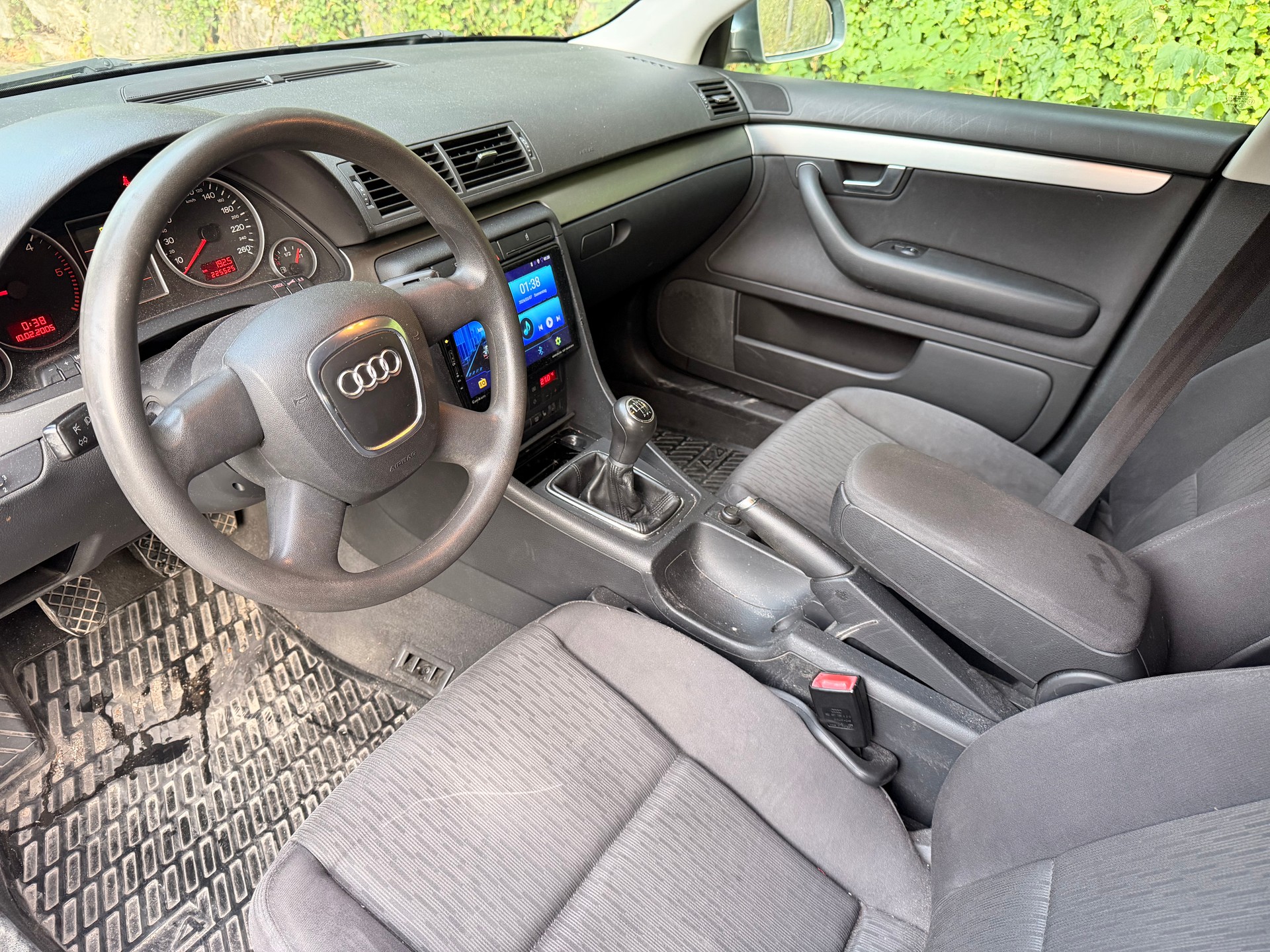 AUDI A4 Avant 2.0 TDI-image-5