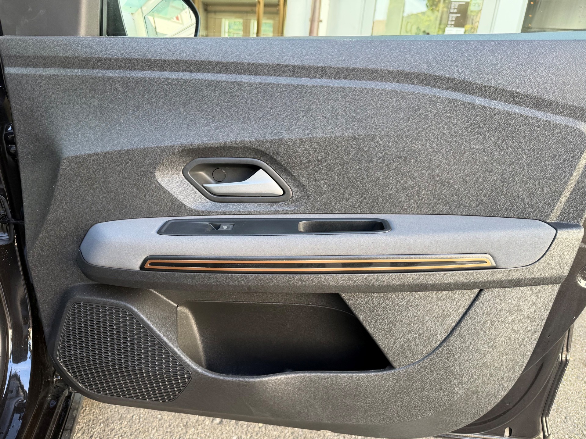 DACIA Sandero Stepway TCe 90 Extreme CVT-image-9