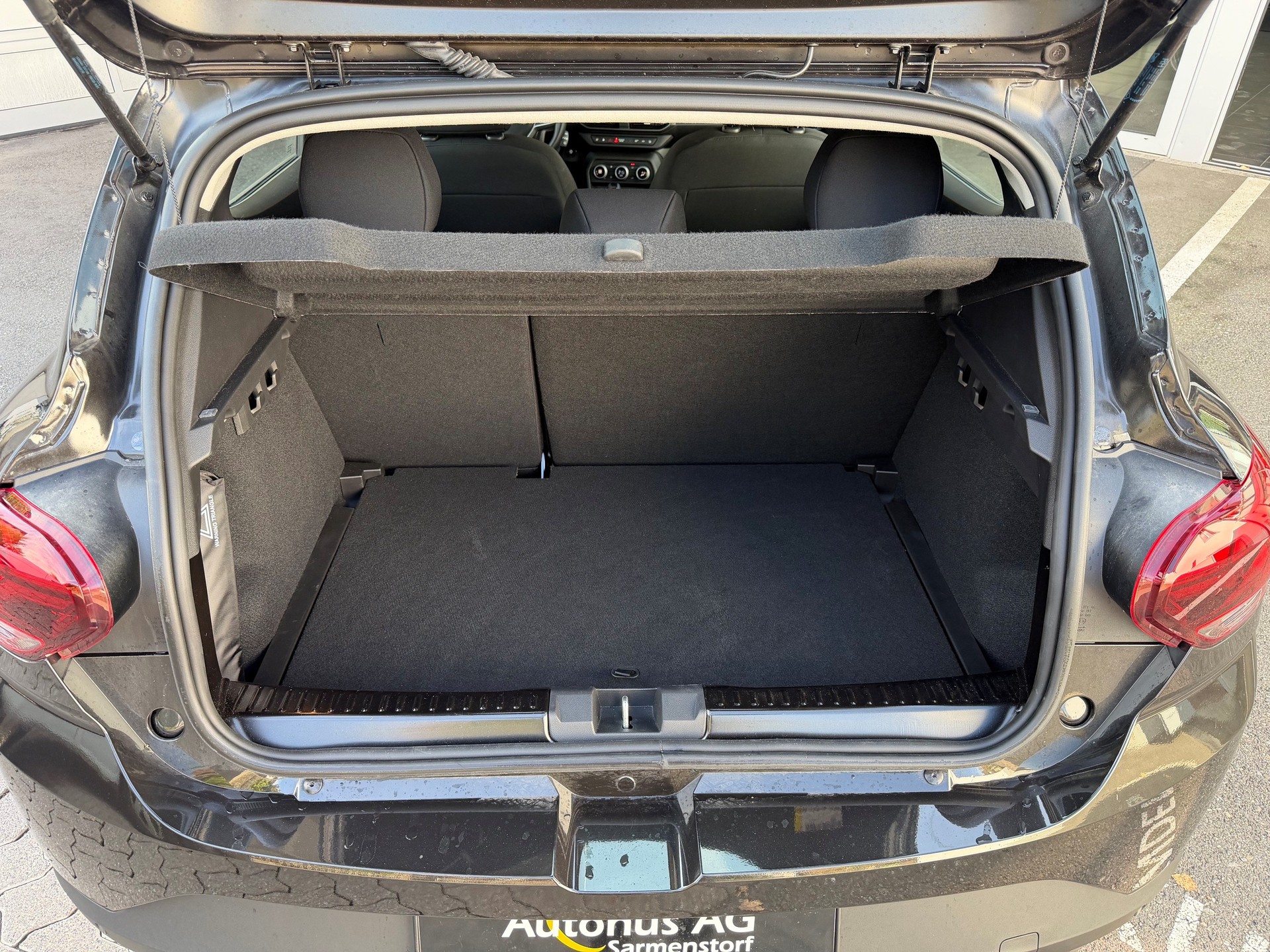 DACIA Sandero Stepway TCe 90 Extreme CVT-image-11