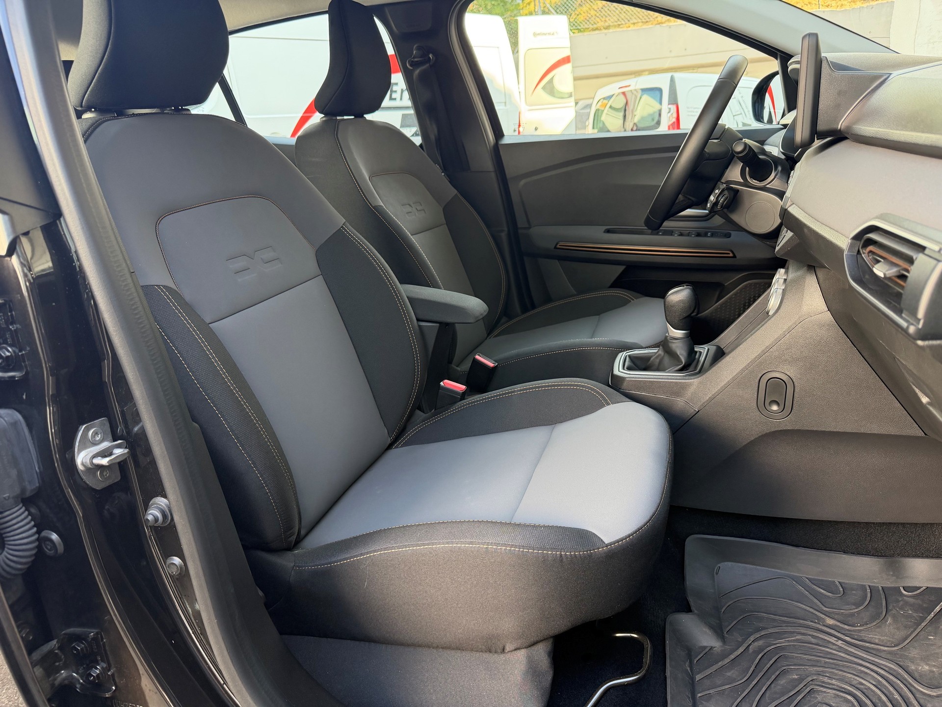 DACIA Sandero Stepway TCe 90 Extreme CVT-image-8