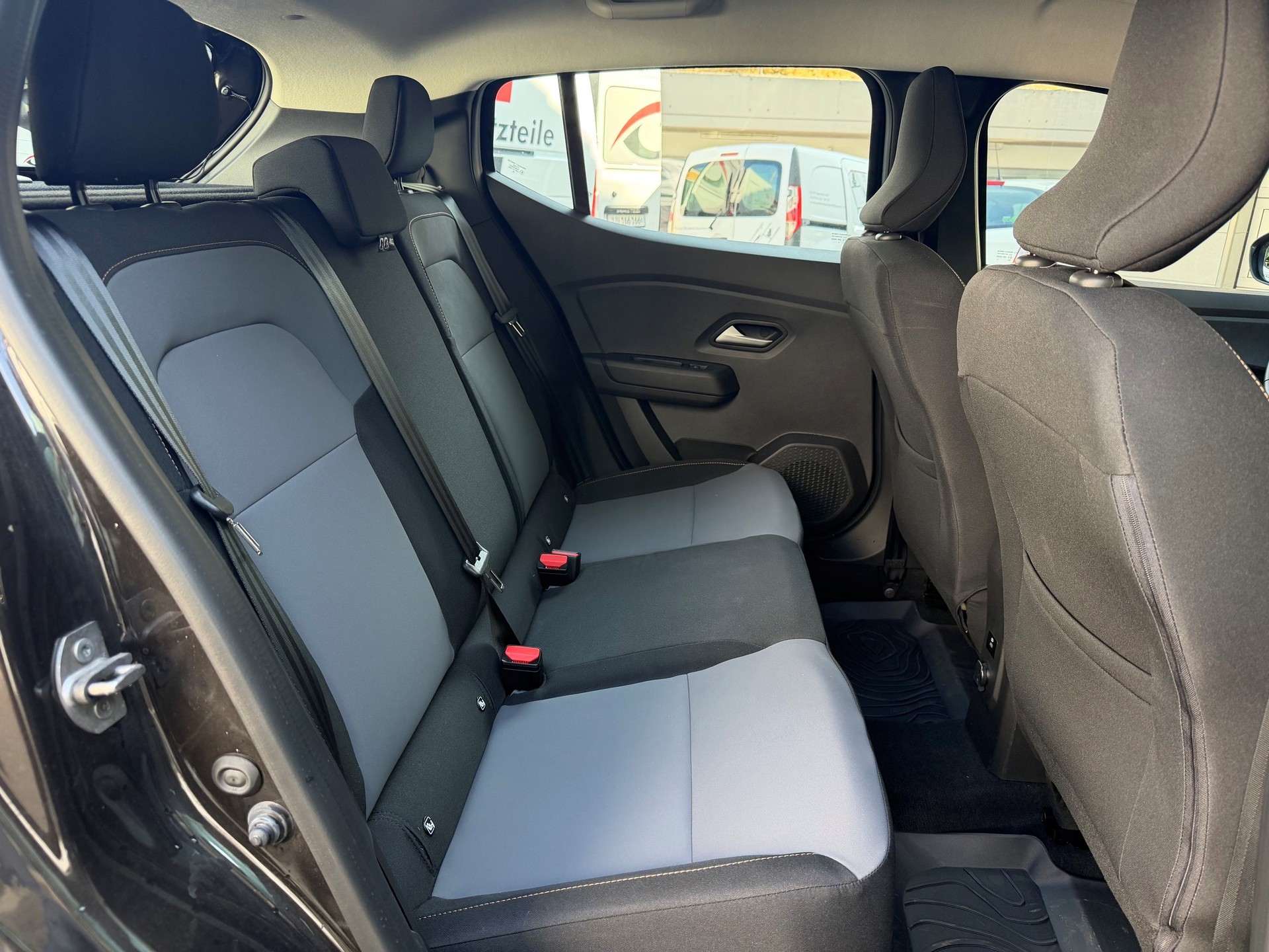 DACIA Sandero Stepway TCe 90 Extreme CVT-image-10