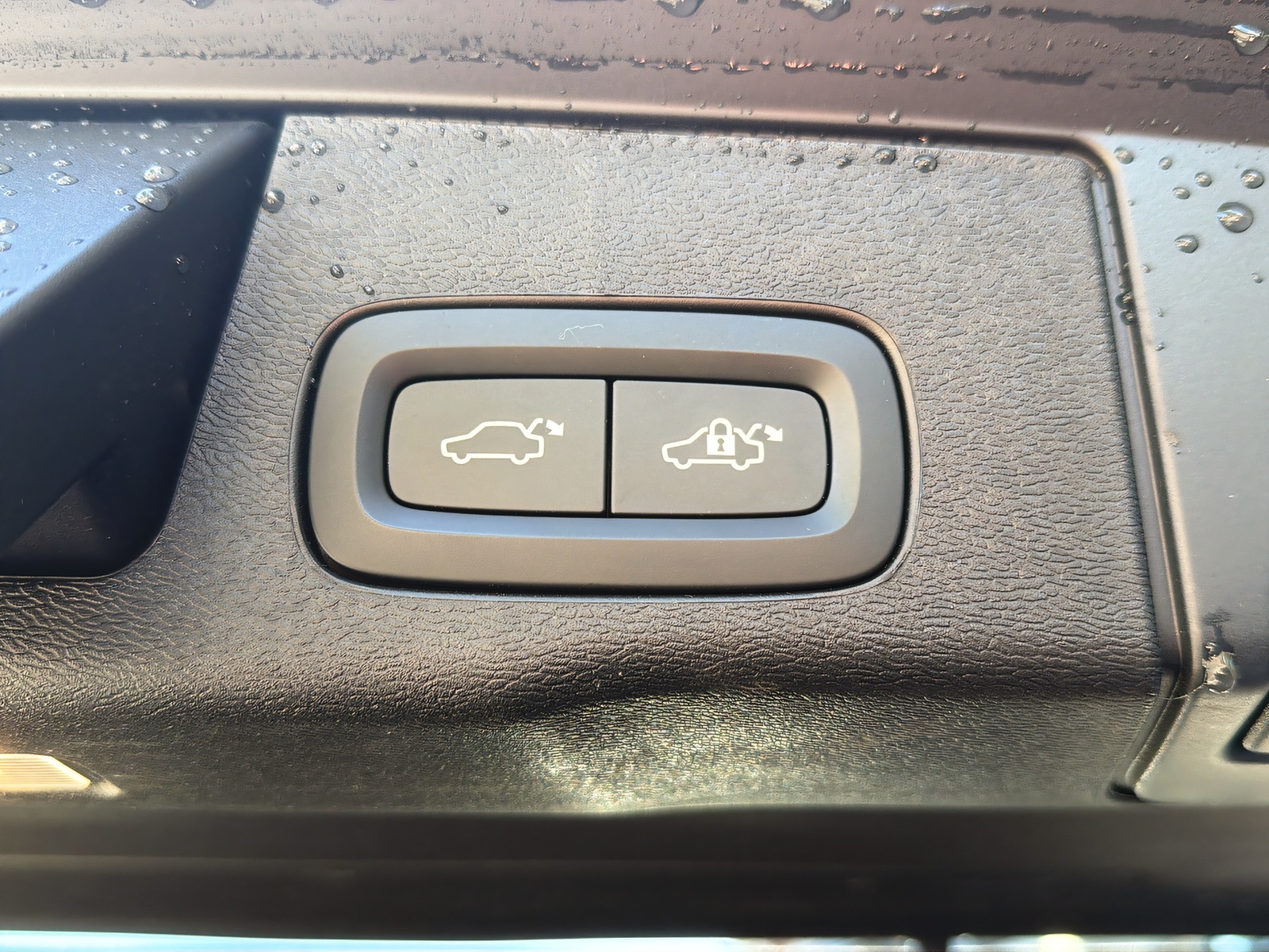 VOLVO XC60 2.0 T8 TE XCENTRIC Black Edition eAWD-image-20