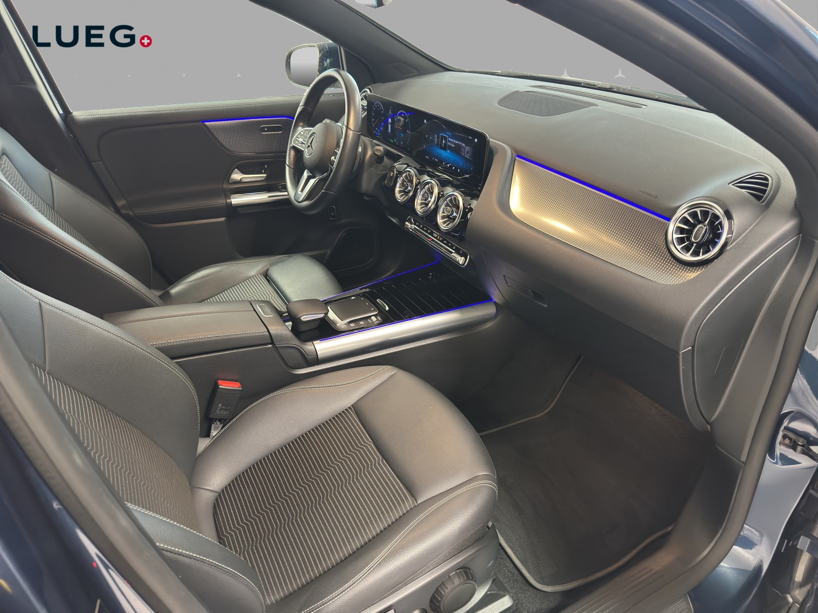 MERCEDES-BENZ EQA 300 4Matic-image-8