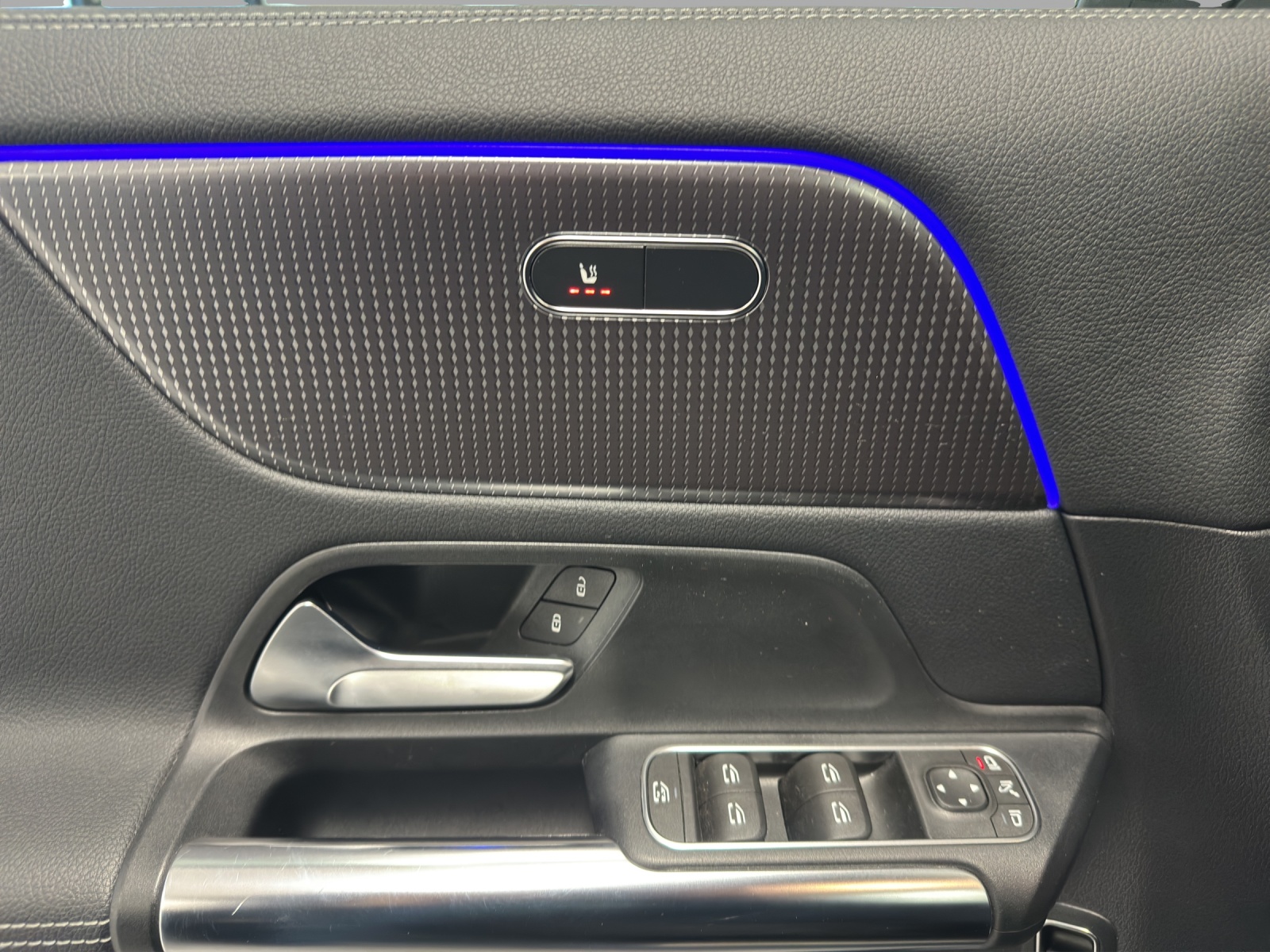 MERCEDES-BENZ EQA 300 4Matic-image-12