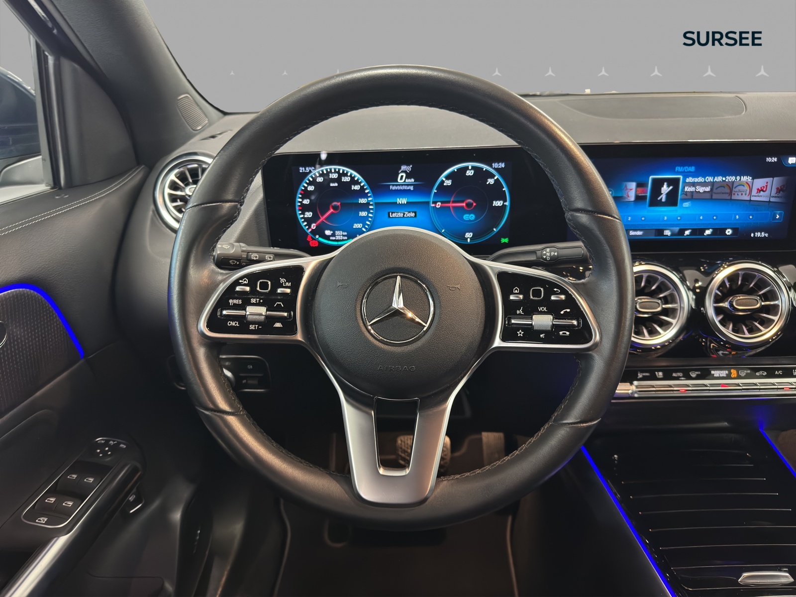 MERCEDES-BENZ EQA 300 4Matic-image-9