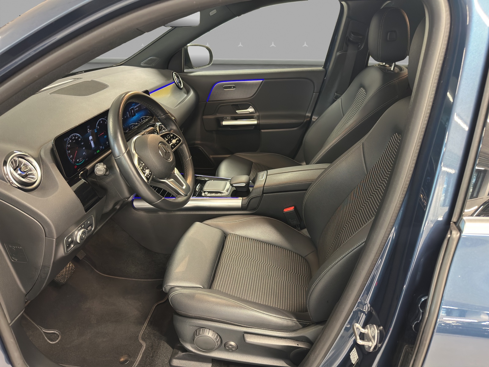 MERCEDES-BENZ EQA 300 4Matic-image-7