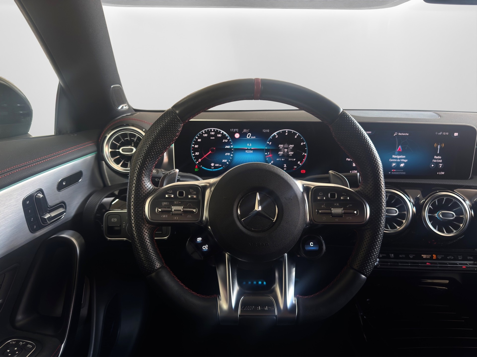MERCEDES-BENZ CLA Shooting Brake 45 AMG 4Matic+ 8G-DCT-image-12