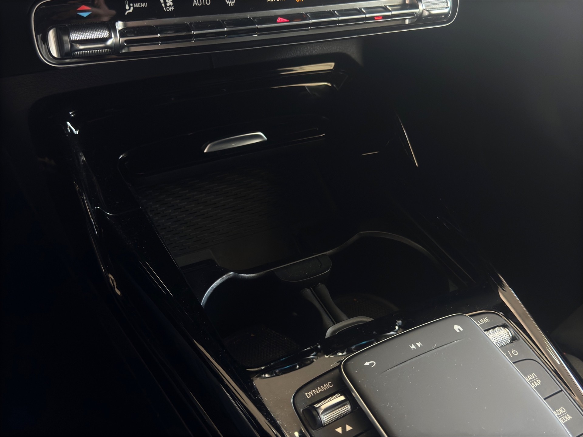 MERCEDES-BENZ CLA Shooting Brake 45 AMG 4Matic+ 8G-DCT-image-18