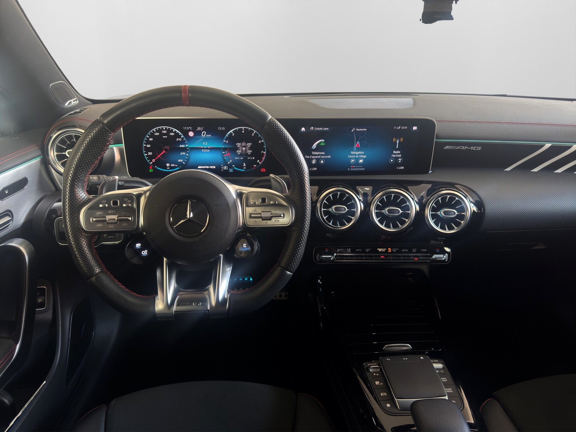 MERCEDES-BENZ CLA Shooting Brake 45 AMG 4Matic+ 8G-DCT-image-14